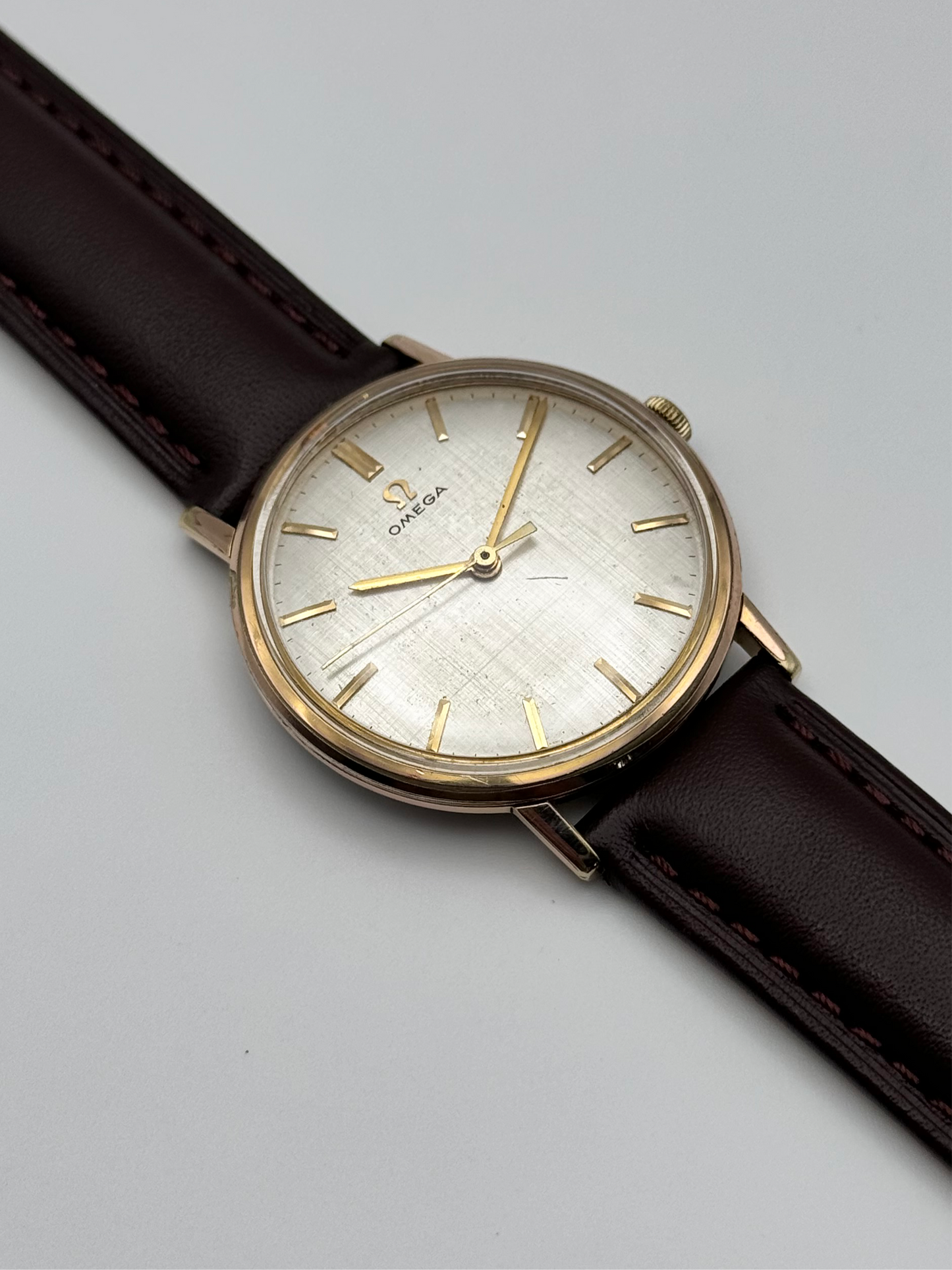 Omega Geneve Manual Wind 131.015 - Rare Linen Dial