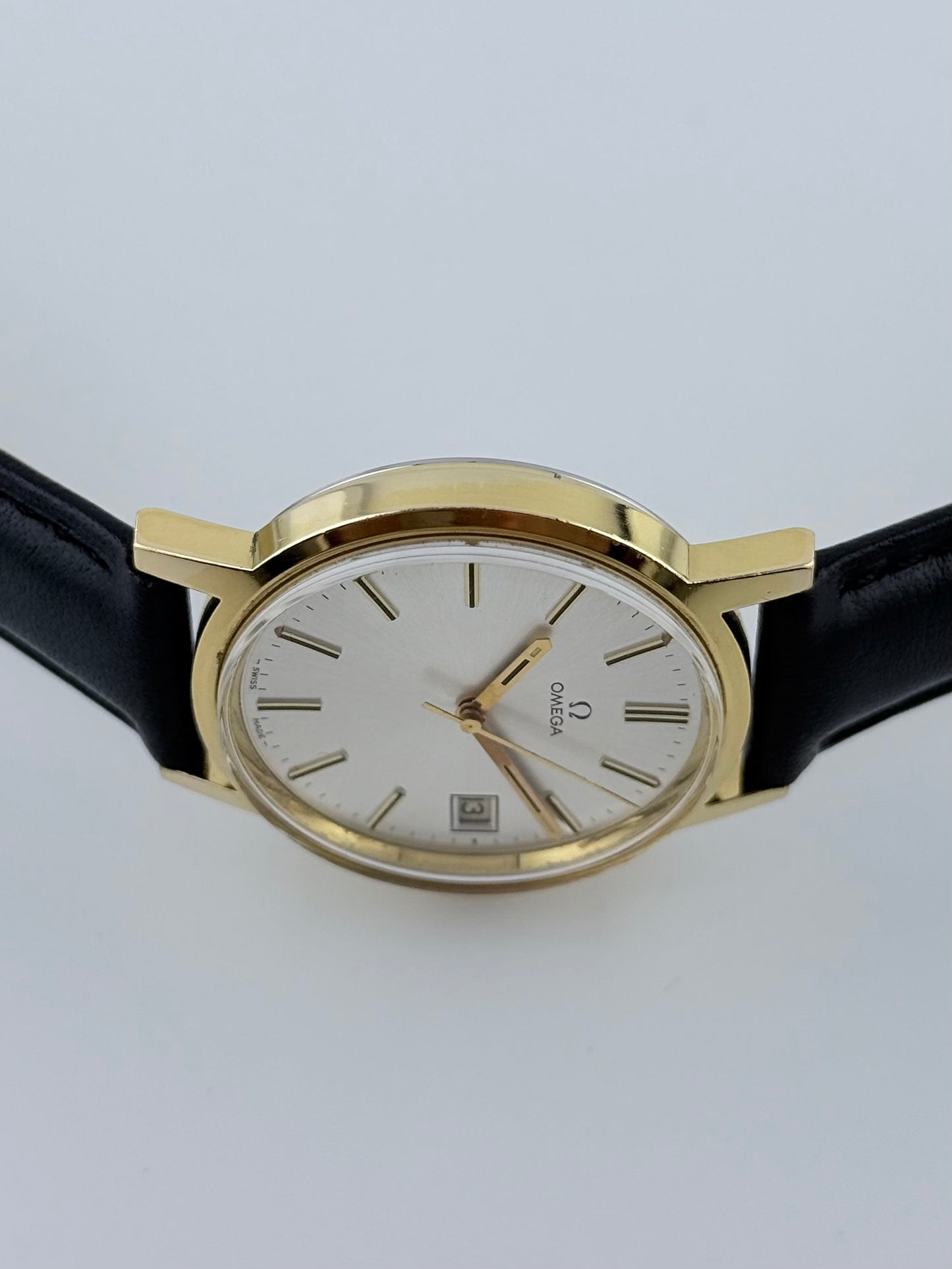 Omega Geneve Date Manual Wind 136.0104 - Box and Papers