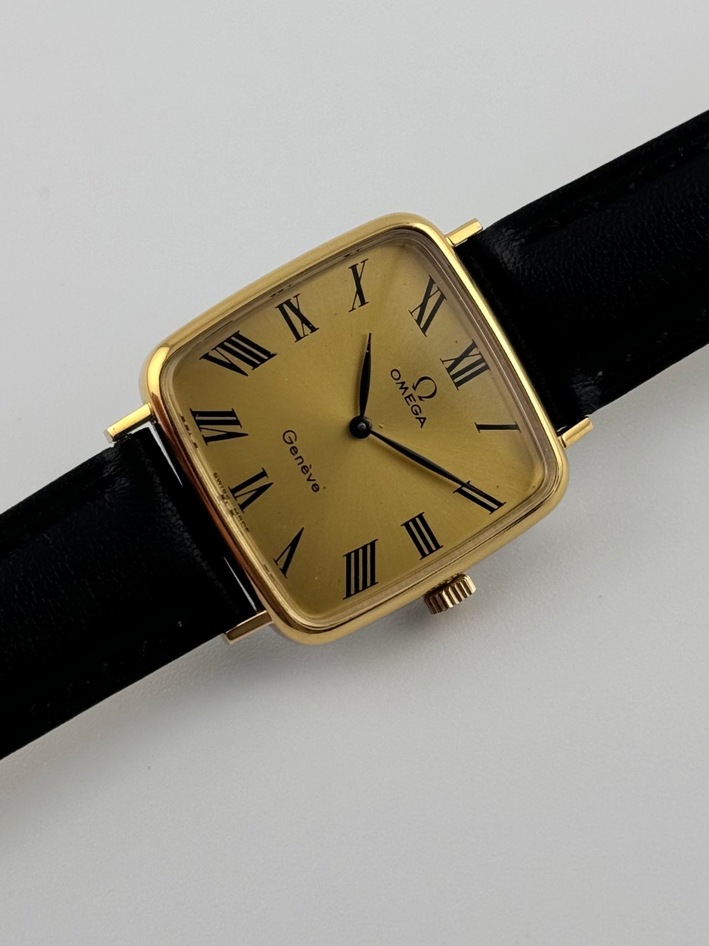 Omega Geneve Tank Manual Wind 511.415 - Box and Papers