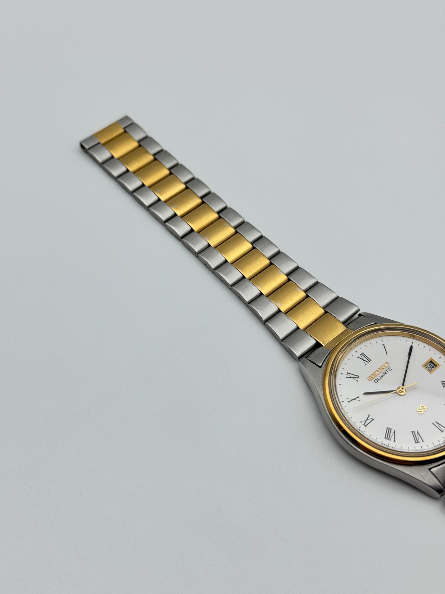 Seiko SQ Quartz Date - 5Y22-8020