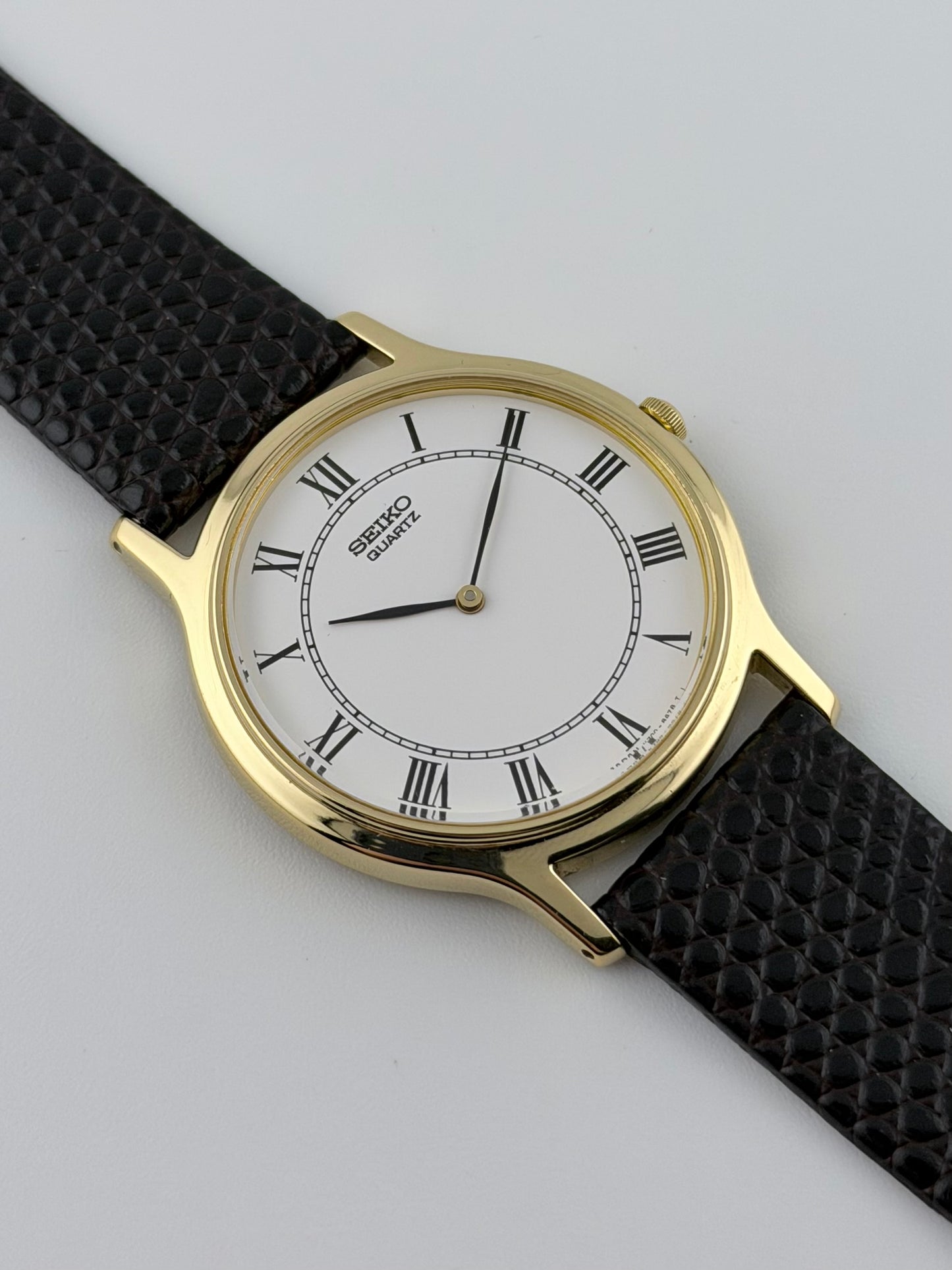 Seiko Quartz V700-8A10