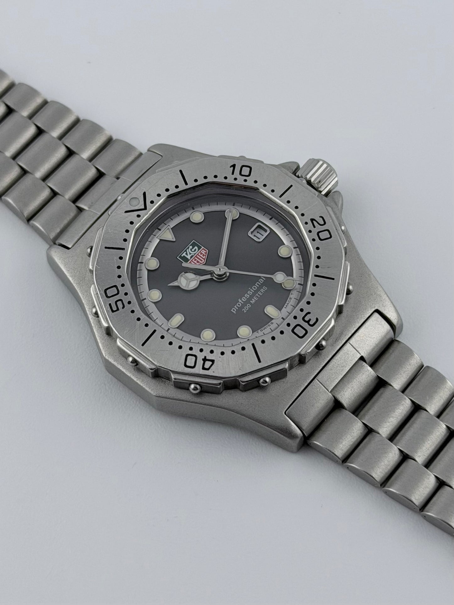Tag Heuer Professional 200m Quartz Date - 932.215 - Ladies