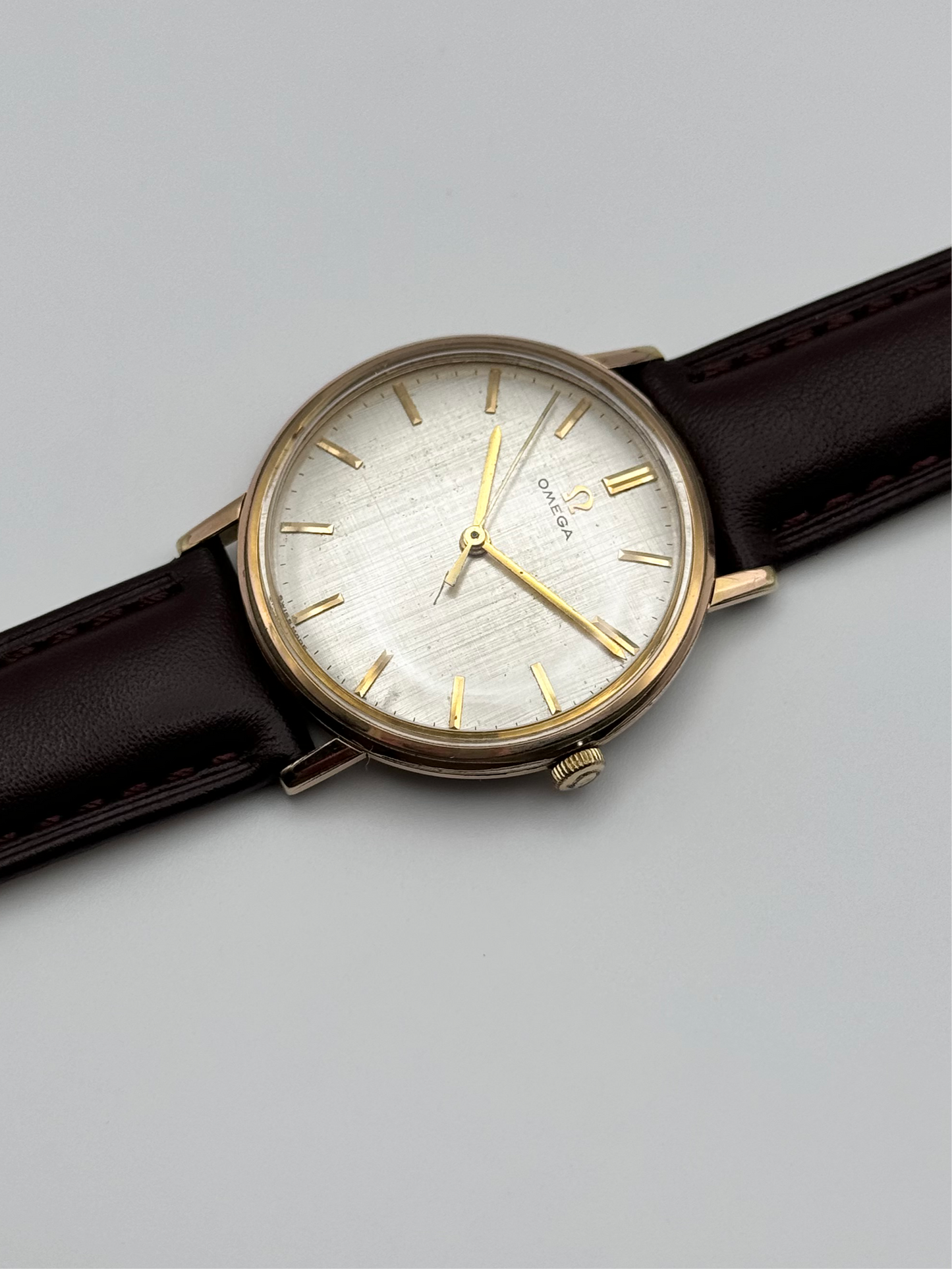 Omega Geneve Manual Wind 131.015 - Rare Linen Dial