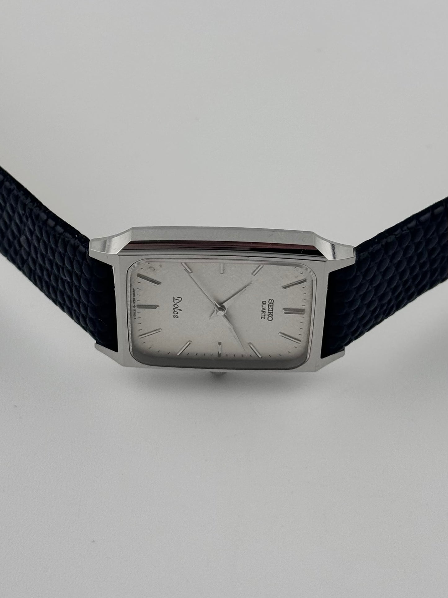 Seiko Dolce Tank Quartz - 9531-5550 Rare Silk Embossed Dial