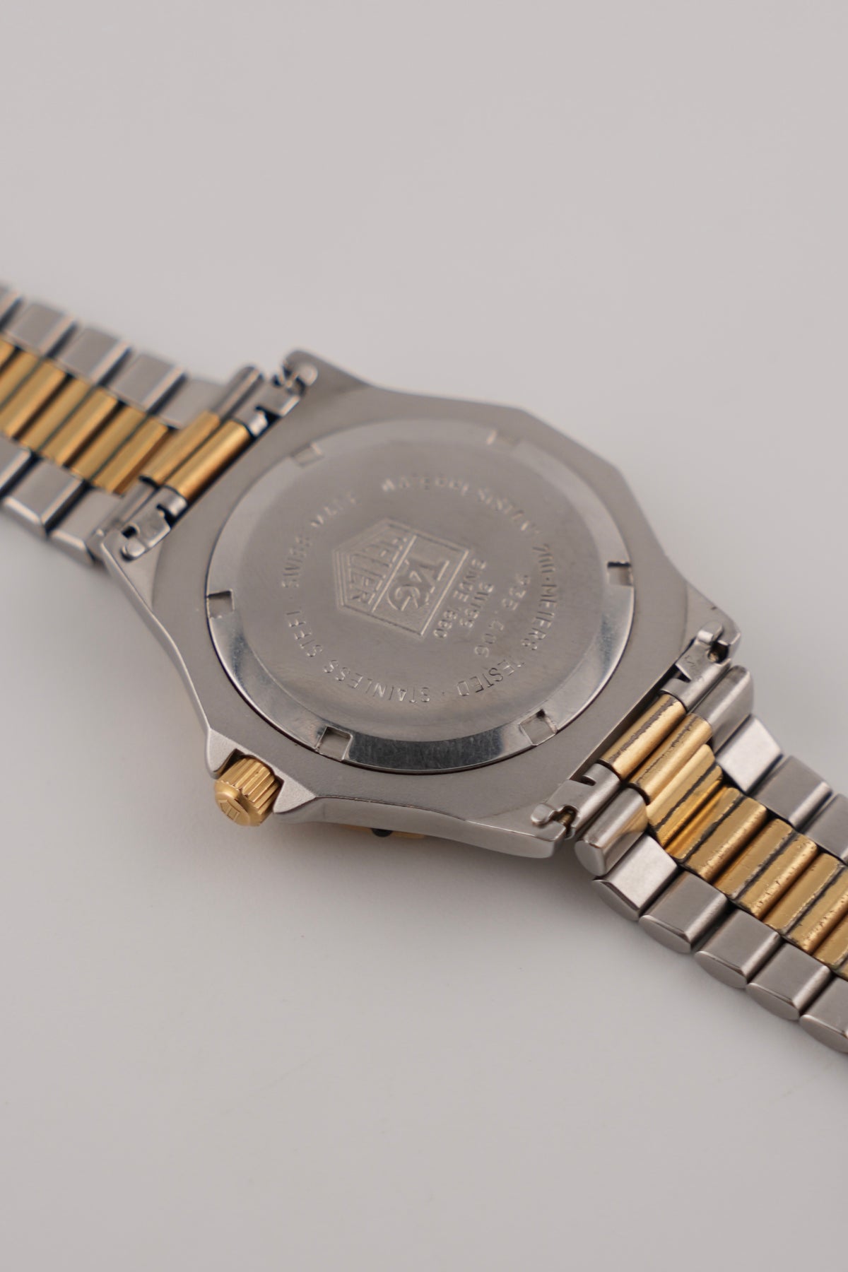 Tag Heuer Professional 3000 Quartz Date - 935.406