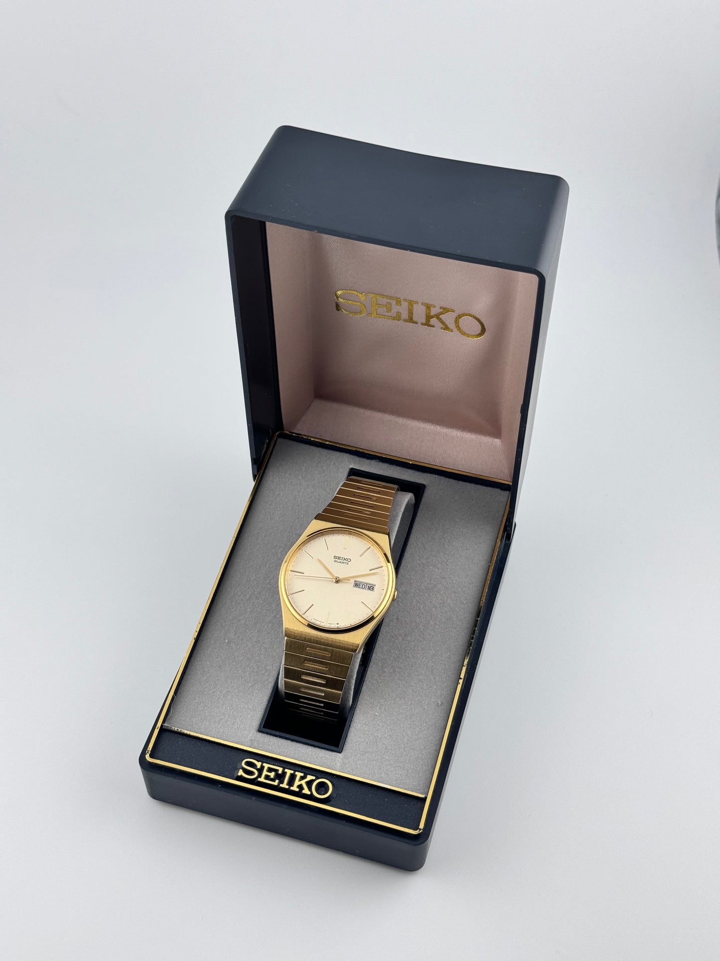Seiko Quartz Day-Date - Original Box - 6533-8000