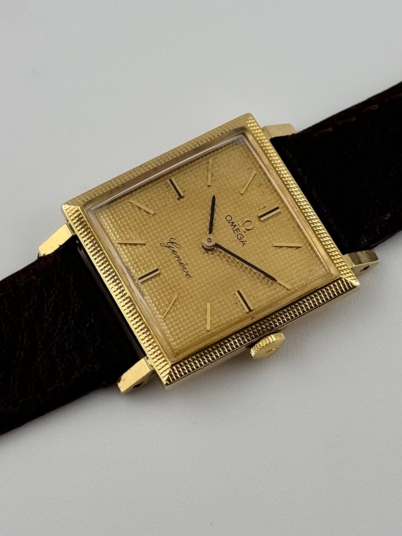 Omega Geneve Tank Manual Wind 111.031 - Rare Solid 18K Gold Hobnail
