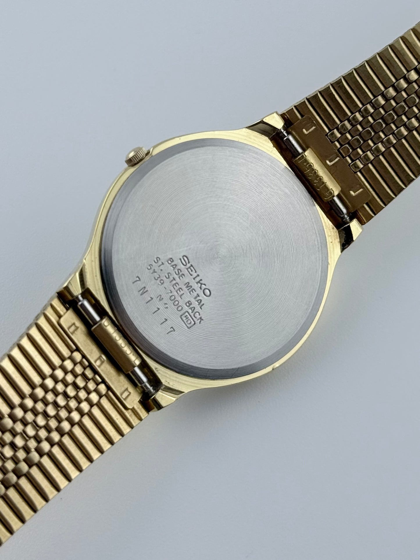 Seiko Quartz Date Dress Watch - 5Y39- 7000