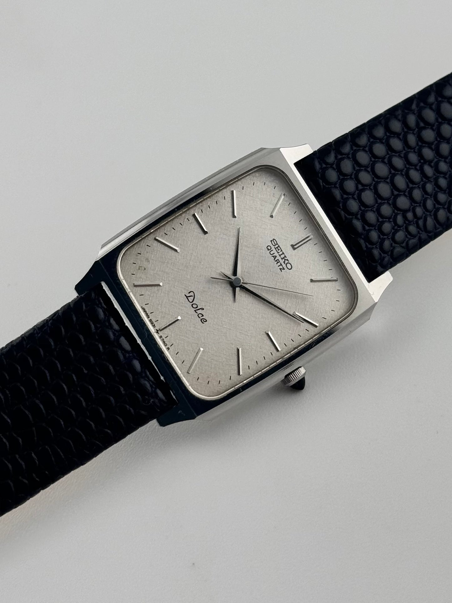 Seiko Dolce Tank Quartz - 9531-5550 Rare Silk Embossed Dial