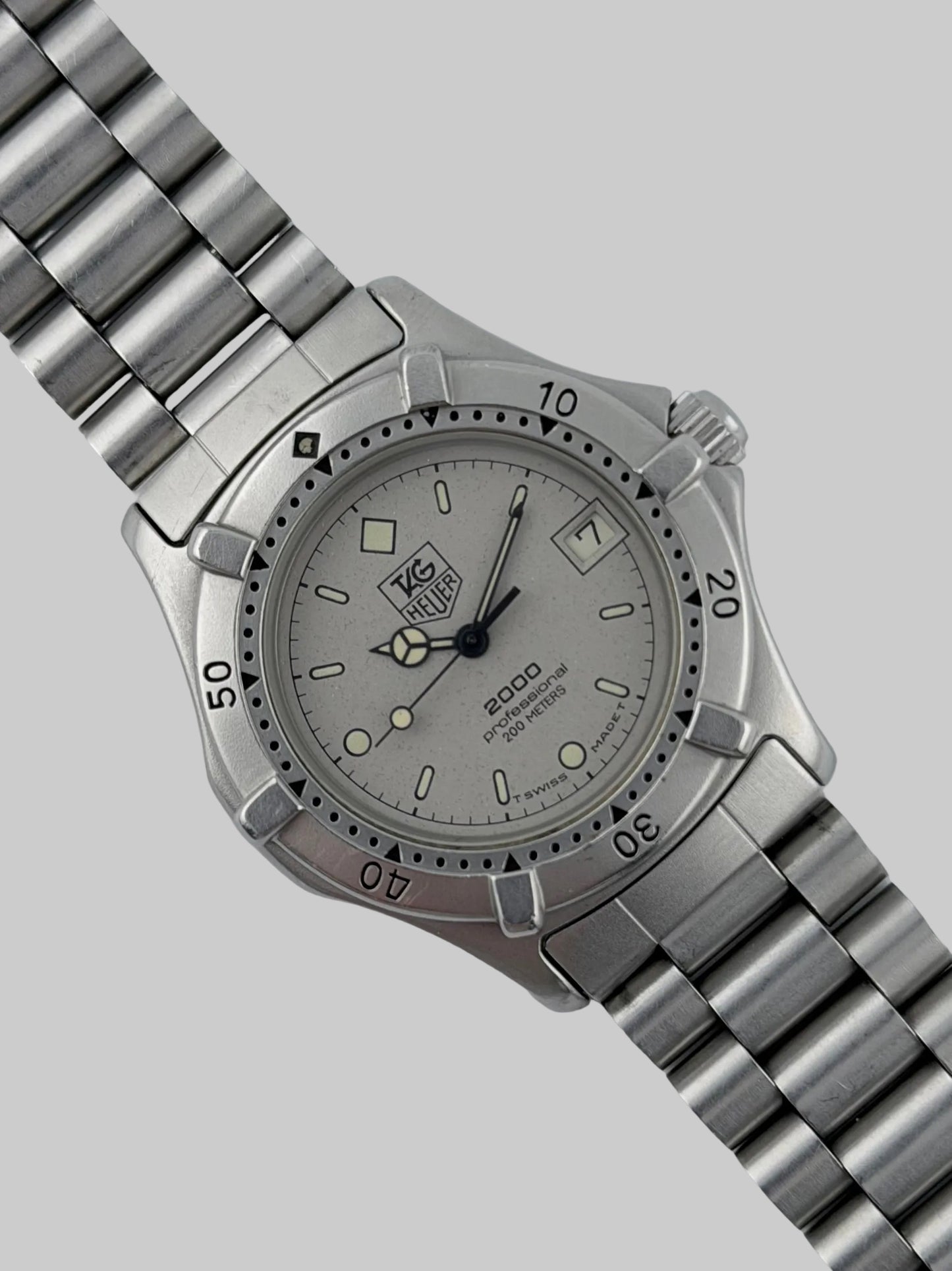 Tag Heuer Professional 2000 Quartz Date - 962.213