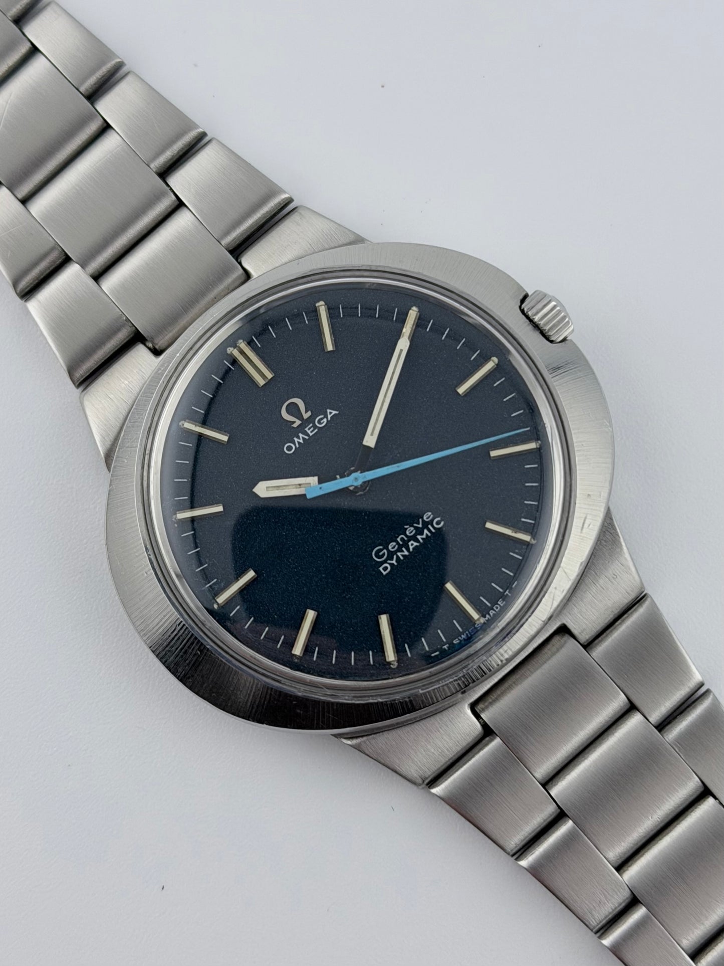 Omega Geneve Dynamic Manual Wind 135.033 - Box and Papers