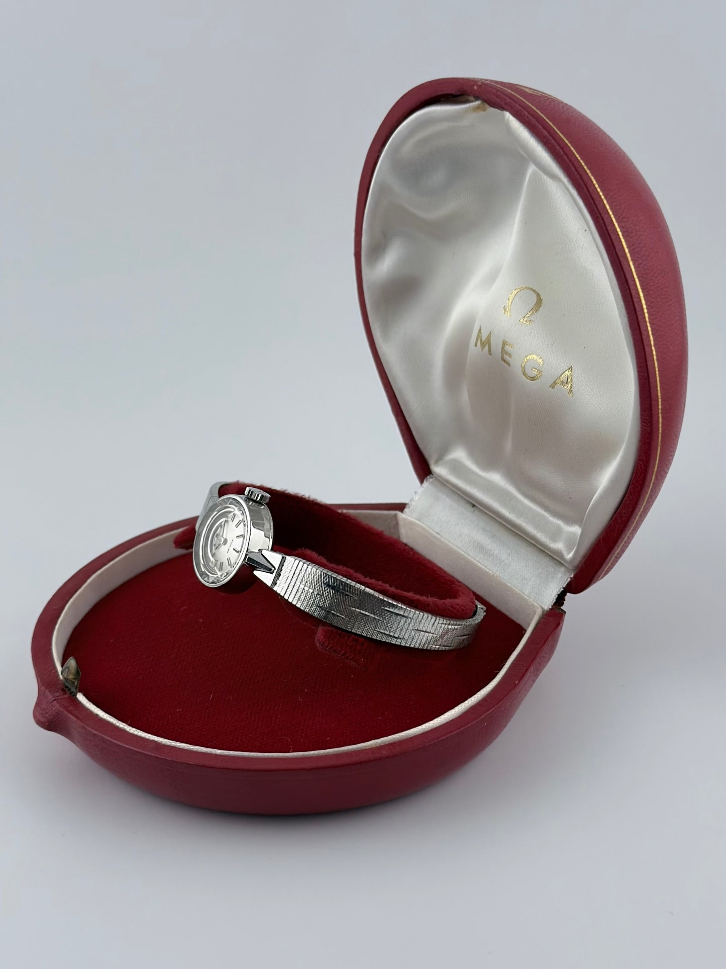 Omega De Ville Ladies Manual Wind 511.288 – RARE - Original Clamshell Box