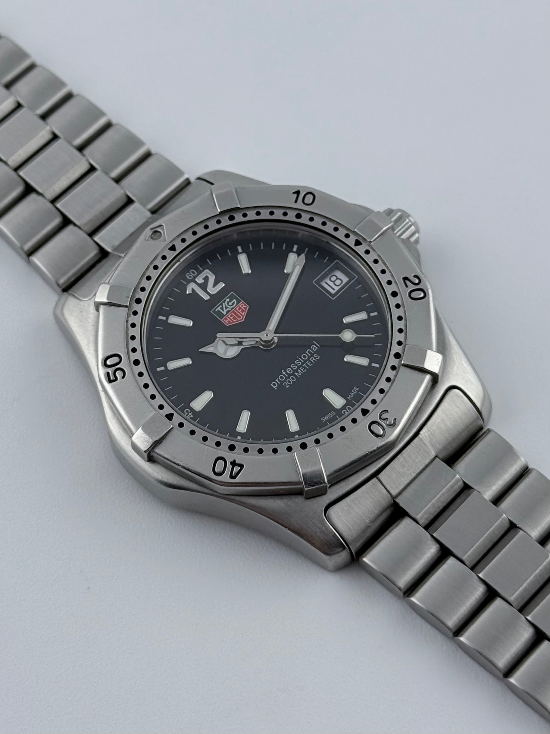 Tag Heuer Professional 200m Quartz Date - WK1110-0 – The Wrist Watcher