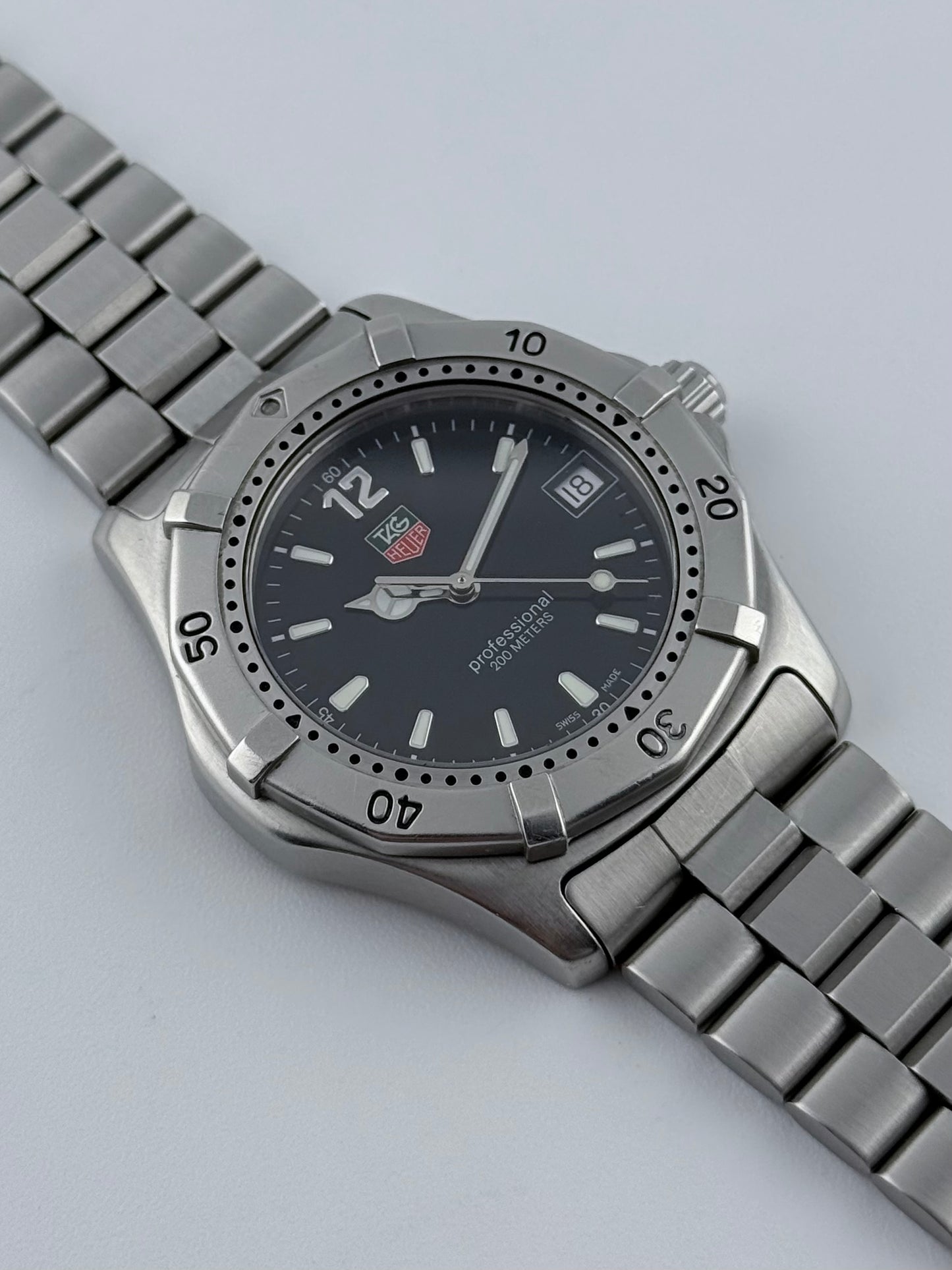 Tag Heuer Professional 200m Quartz Date - WK1110-0
