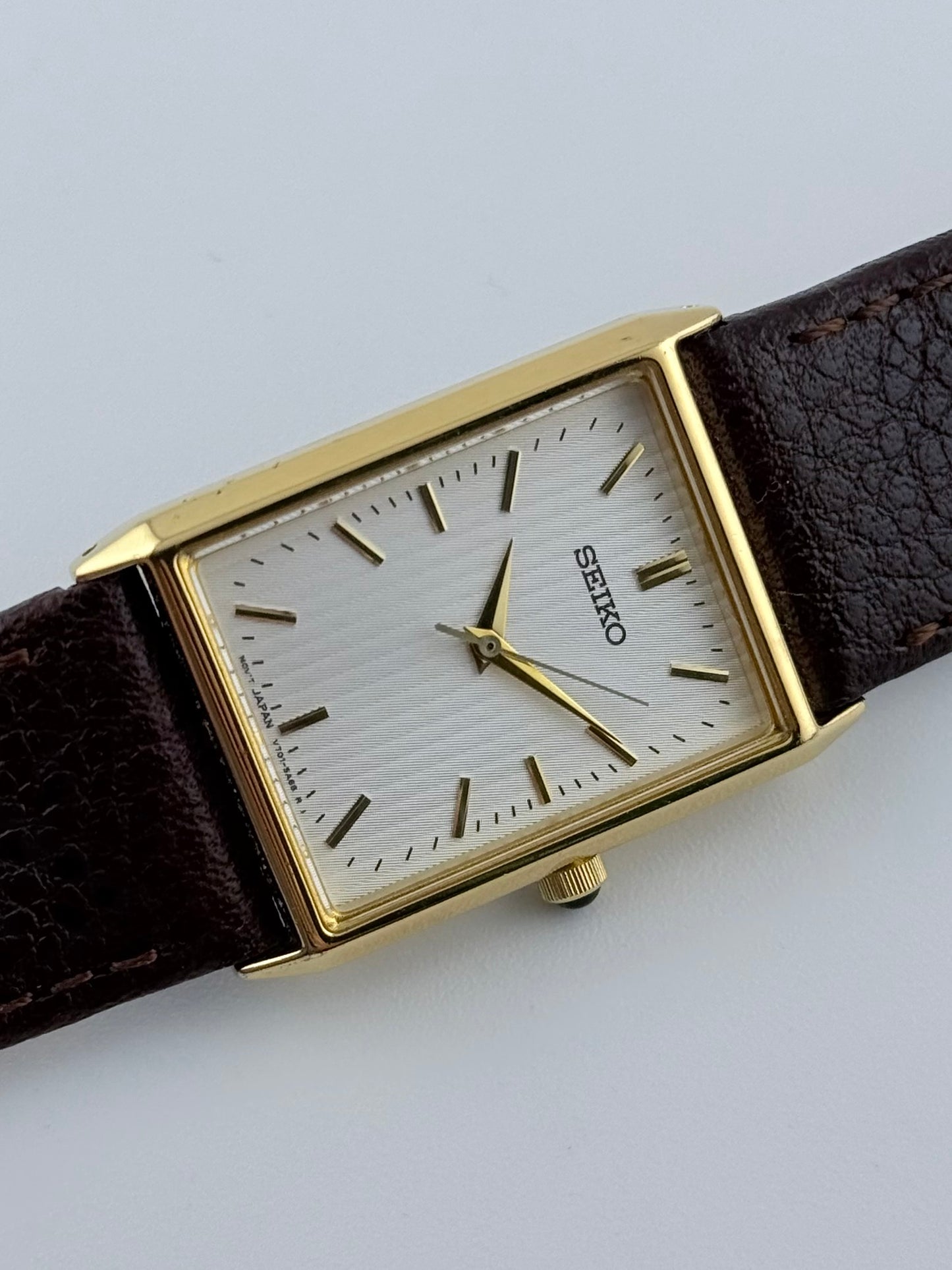 Seiko Tank Quartz - V701-5E10