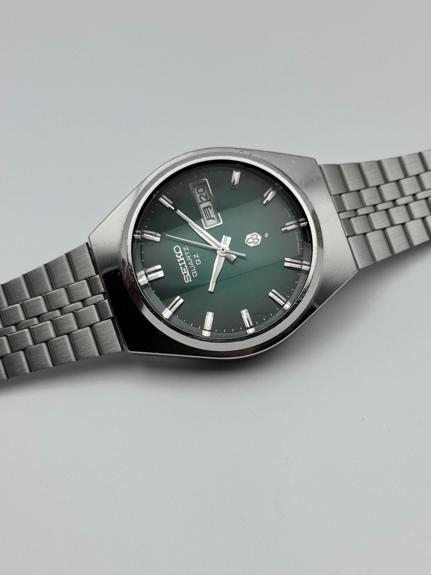 Seiko QZ Quartz JDM - 0923-8020 - Green Dial - Faceted Crystal