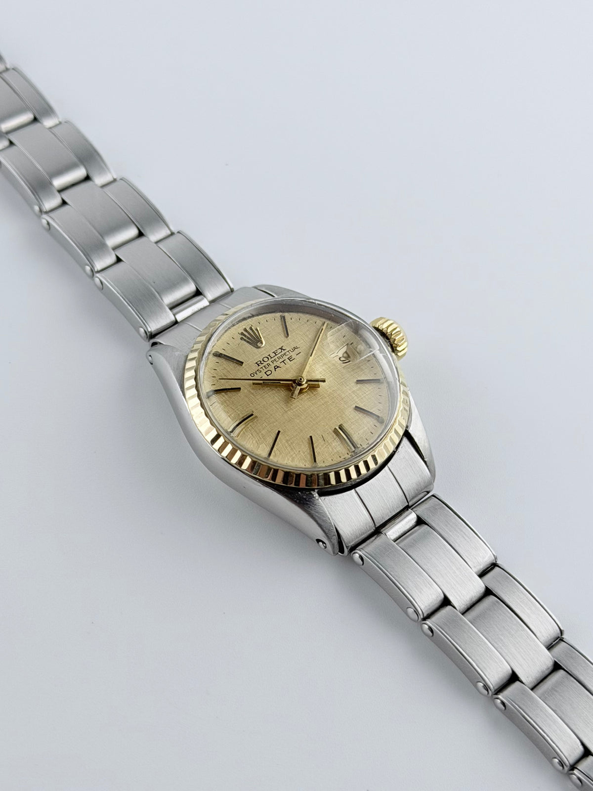 Rolex Oyster Perpetual Date Automatic – Ladies – 6517 – Linen Dial – Special Bracelet – 18ct Bezel – With Box
