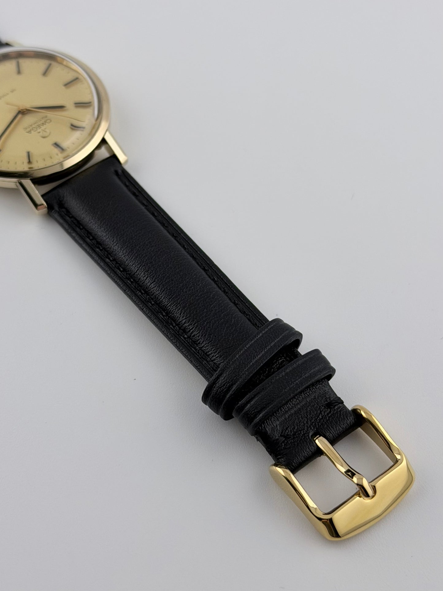 Omega De Ville Automatic Date 166.5161 - 9ct Solid Gold - Box and Papers!