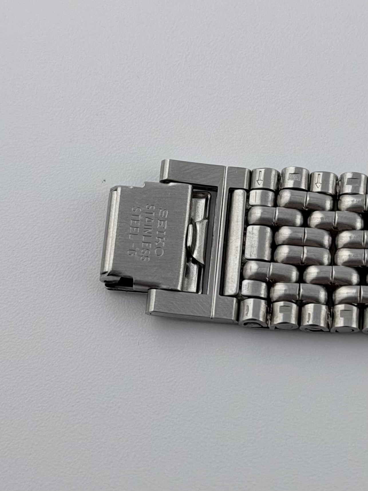 Seiko Galaxy Quartz Dress Watch V701-1K20