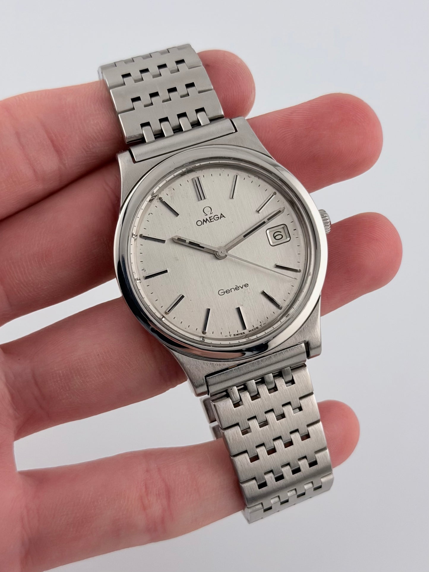Omega Geneve Manual Wind - 136.0102 - Original Bracelet - Box and Papers!