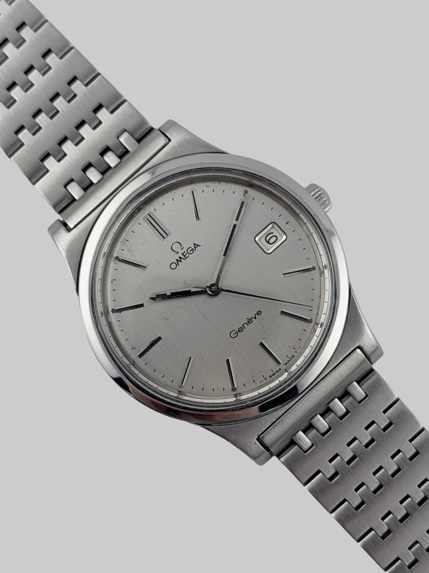 Omega Geneve Manual Wind - 136.0102 - Original Bracelet - Box and Papers!