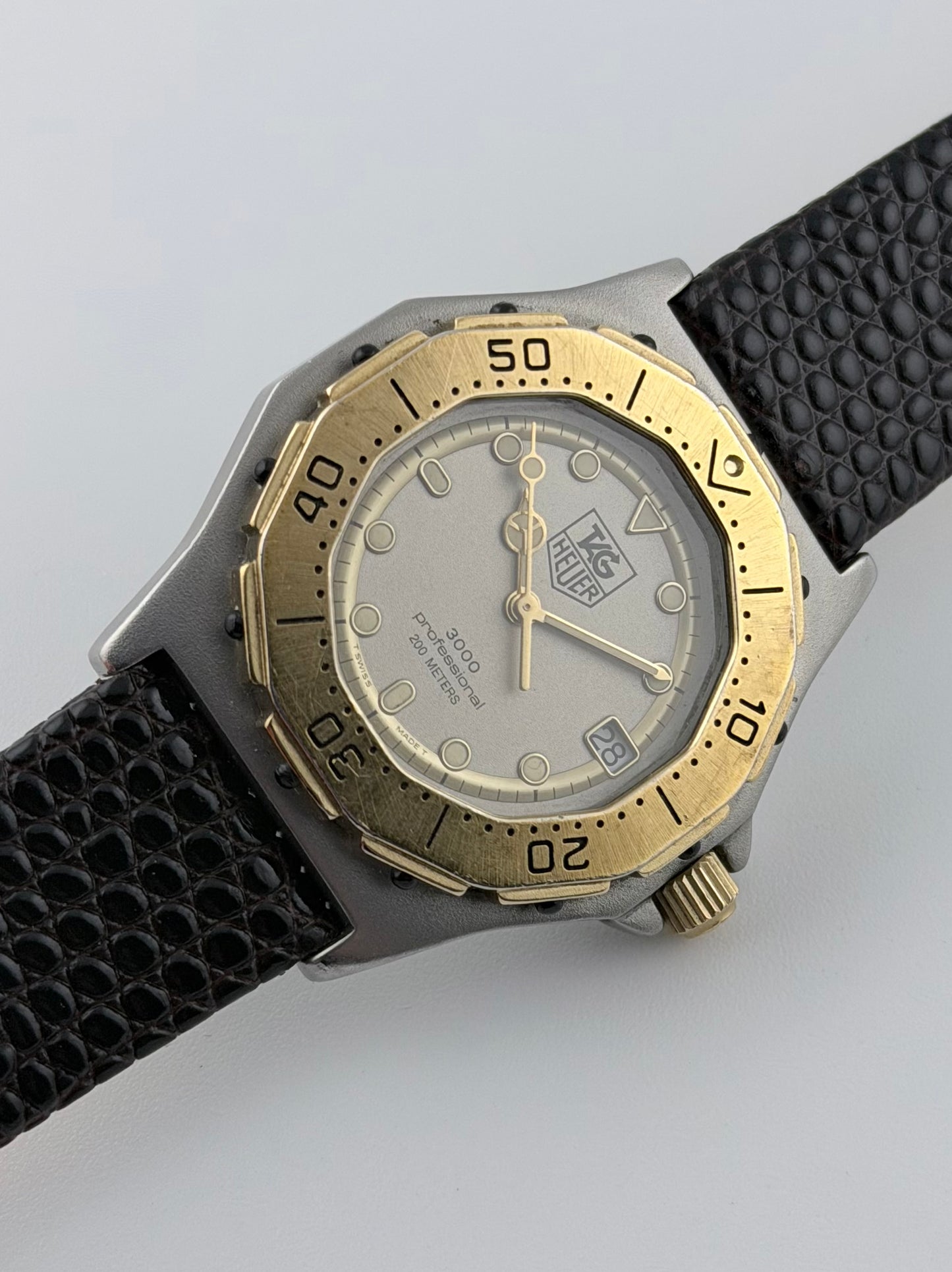 Tag Heuer Professional 3000 Quartz Date - 934.213