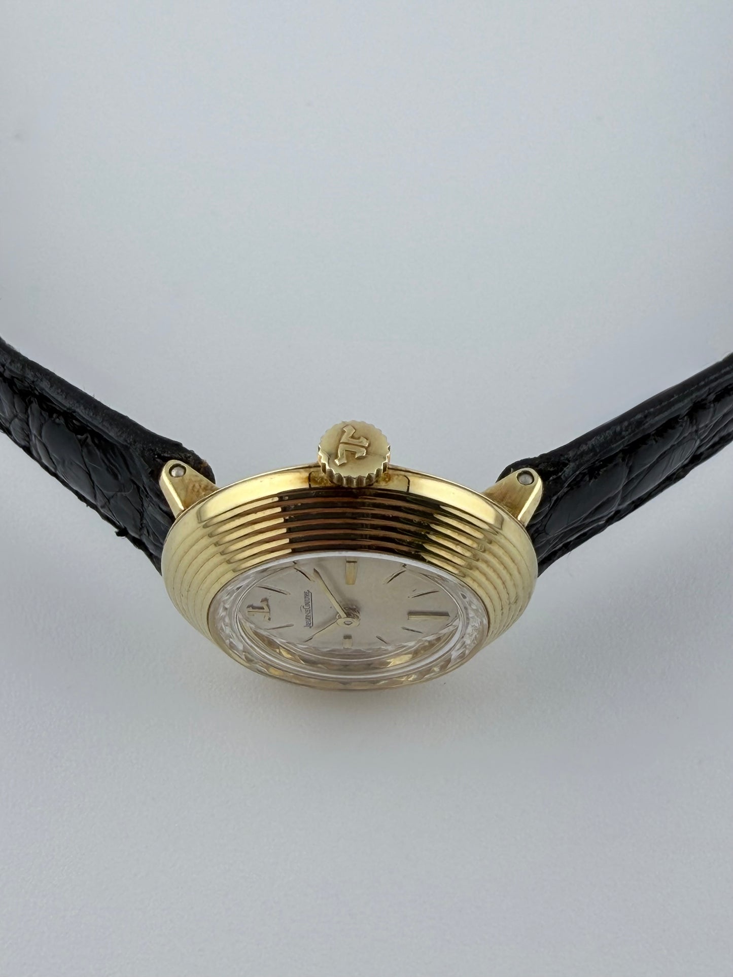 Jaeger LeCoultre Manual Wind 18kt Gold - Rare Decorated Disco Volante - Ladies