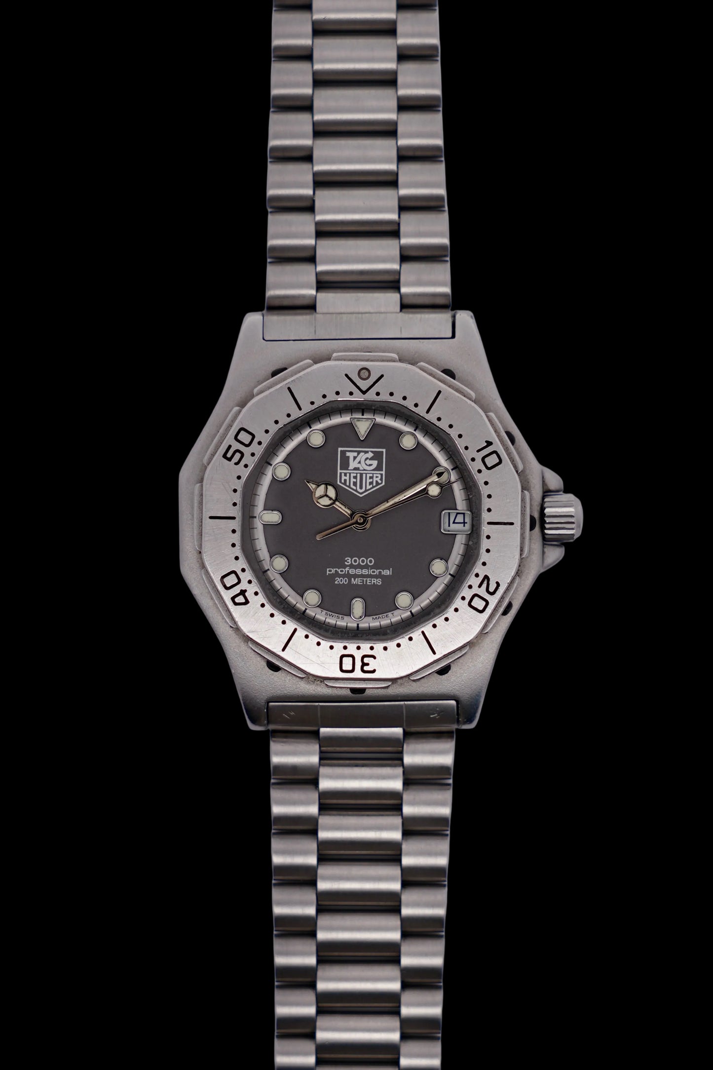 TAG Heuer Professional 3000 Quartz Date - 932.213