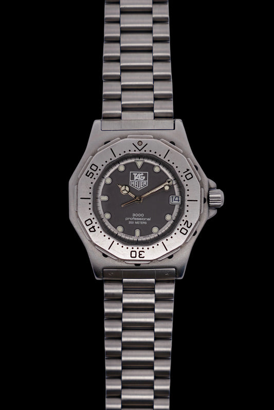TAG Heuer Professional 3000 Quartz Date - 932.213