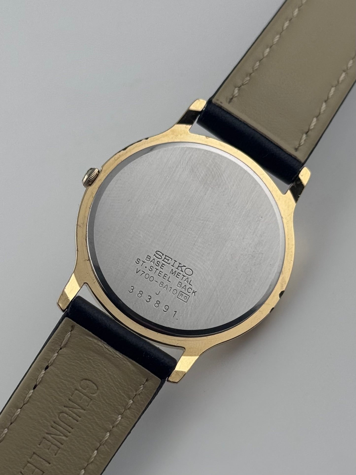 Seiko Quartz - V700-8A10