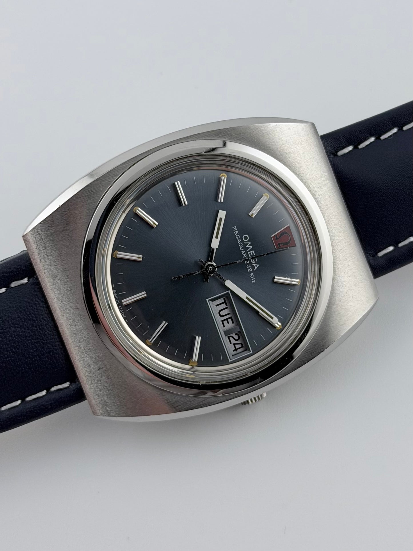 Omega Megaquartz 32 Khz 196.0030 - Rare Blue Dial