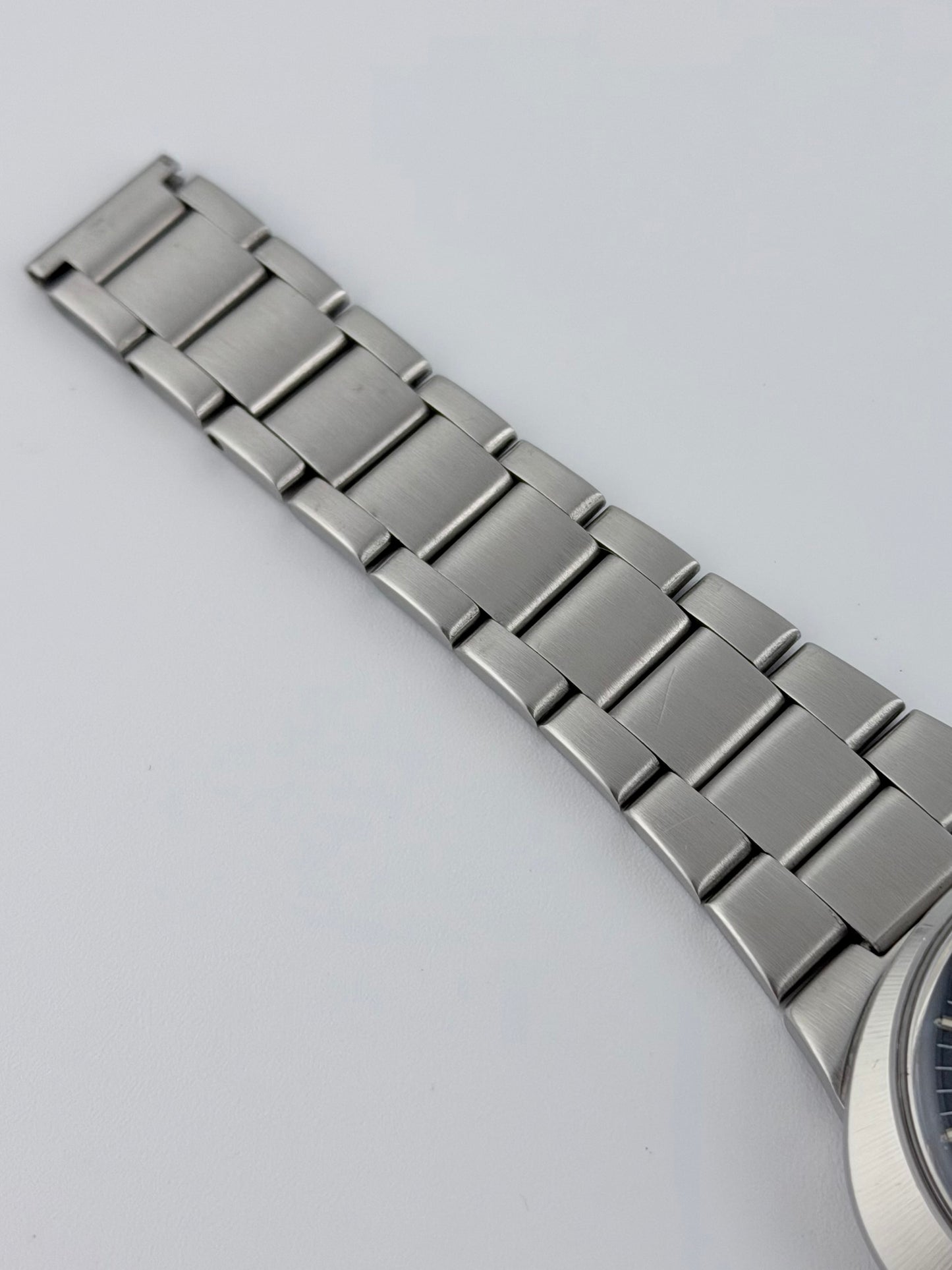 Omega Geneve Dynamic Manual Wind 135.033 - Box and Papers