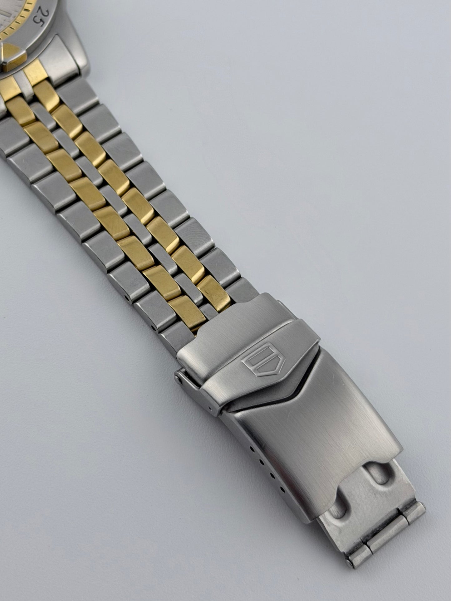 Tag Heuer Professional 200m Quartz Date - WD1221-K-2