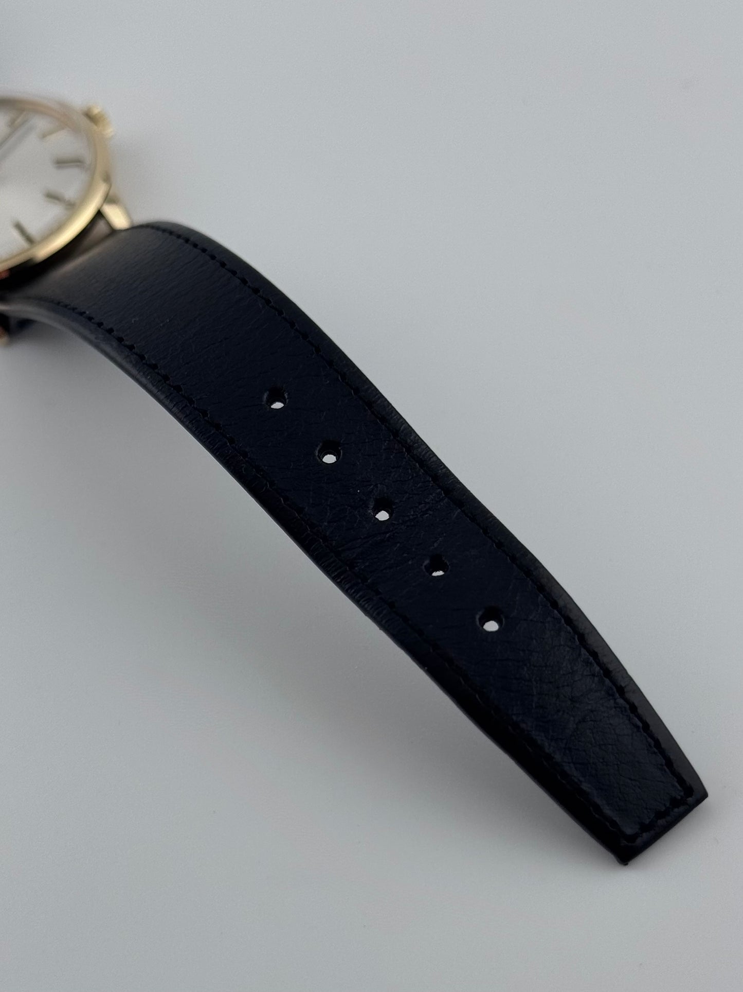 Omega Manual Wind  18ct Gold - 131.5418 - Box and Papers!