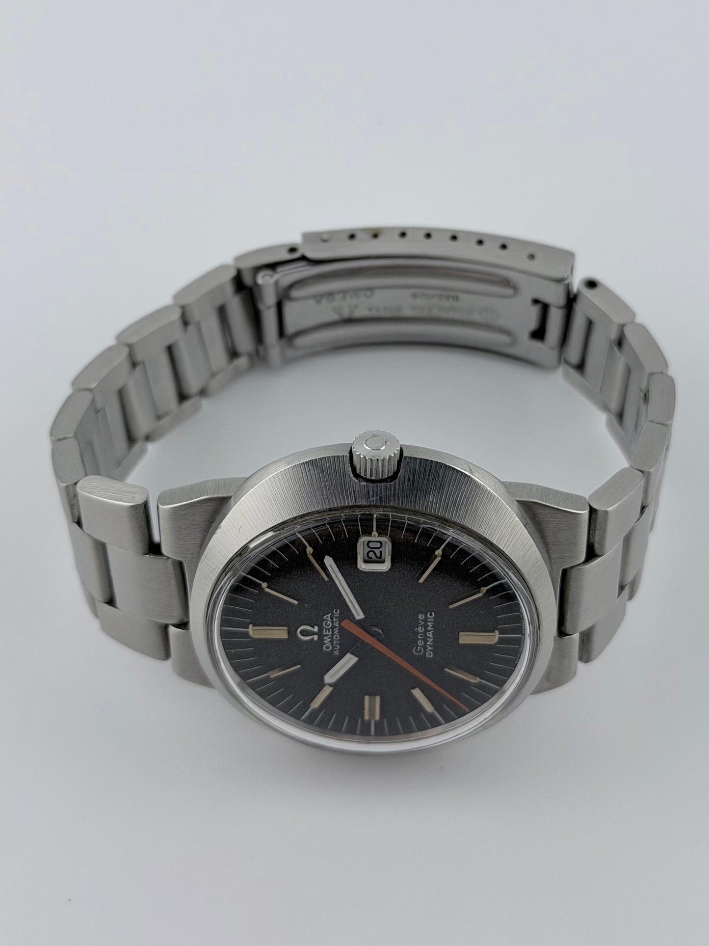 Omega Geneve Dynamic Automatic Date 166.039