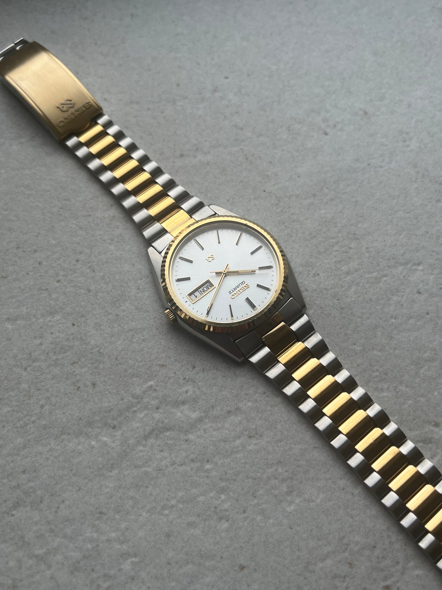 Seiko SQ Quartz Day-Date 6923-8080