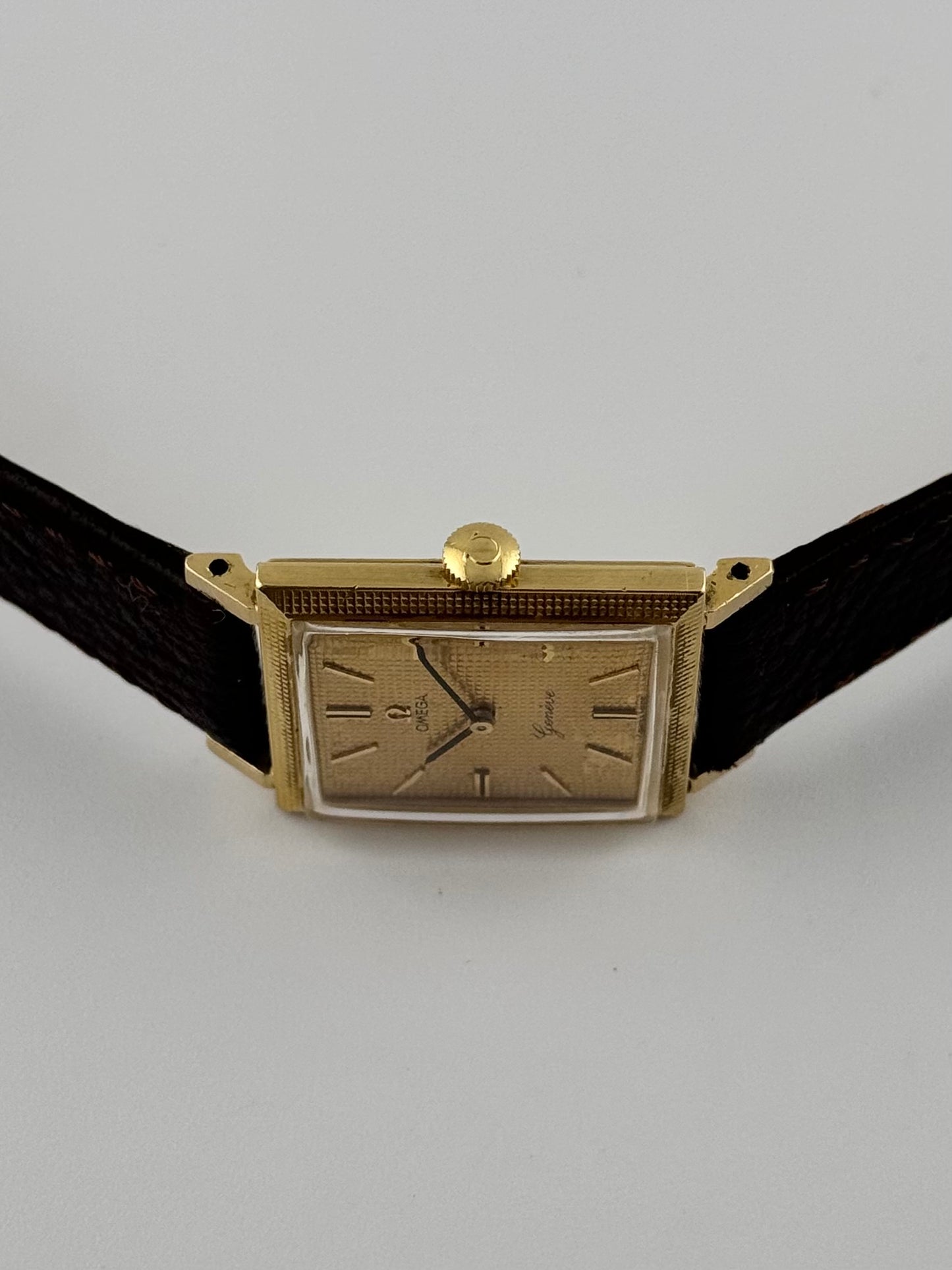 Omega Geneve Tank Manual Wind 111.031 - Rare Solid 18K Gold Hobnail