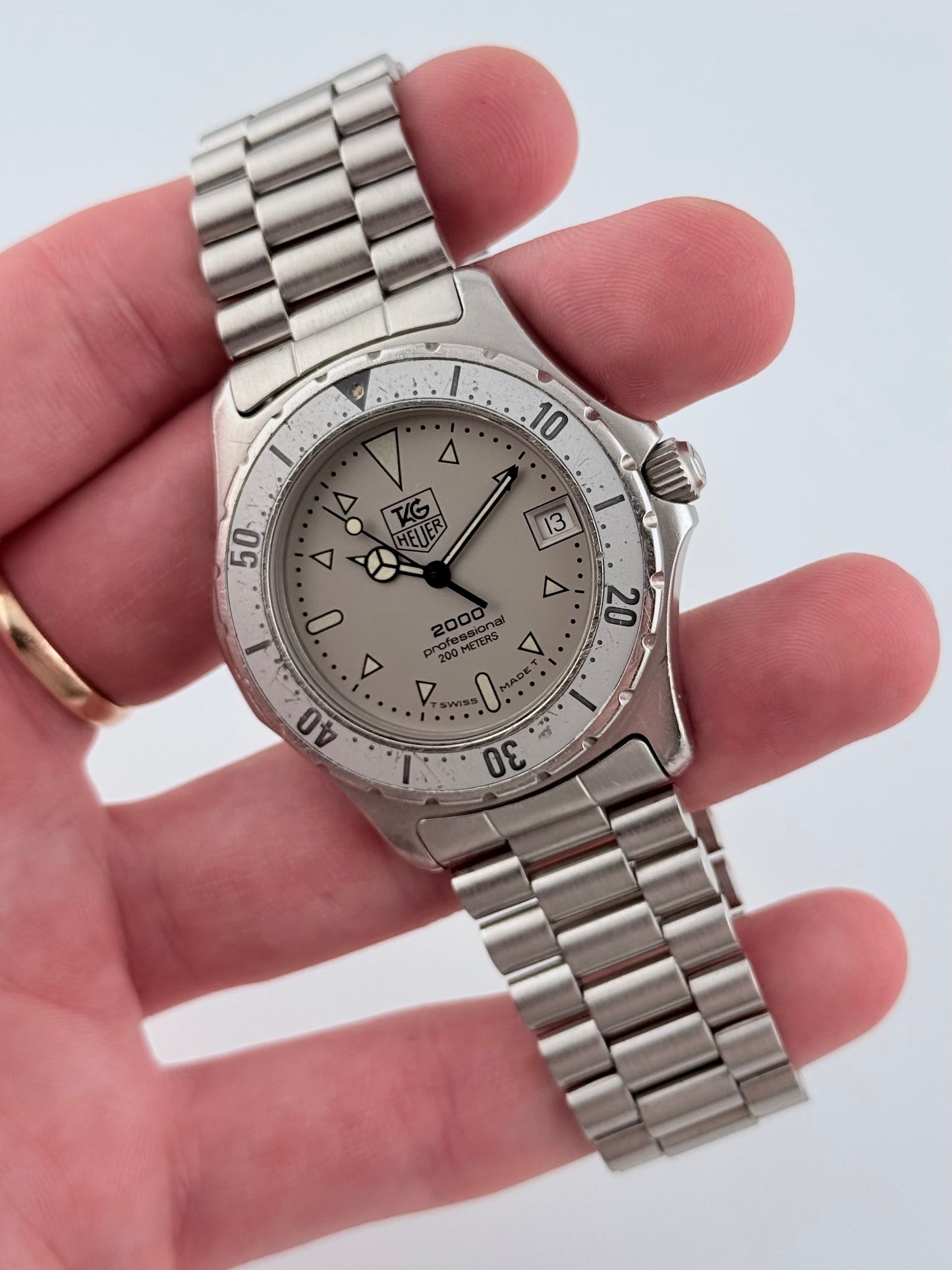 Tag Heuer Professional 2000 Quartz Date - 972.006