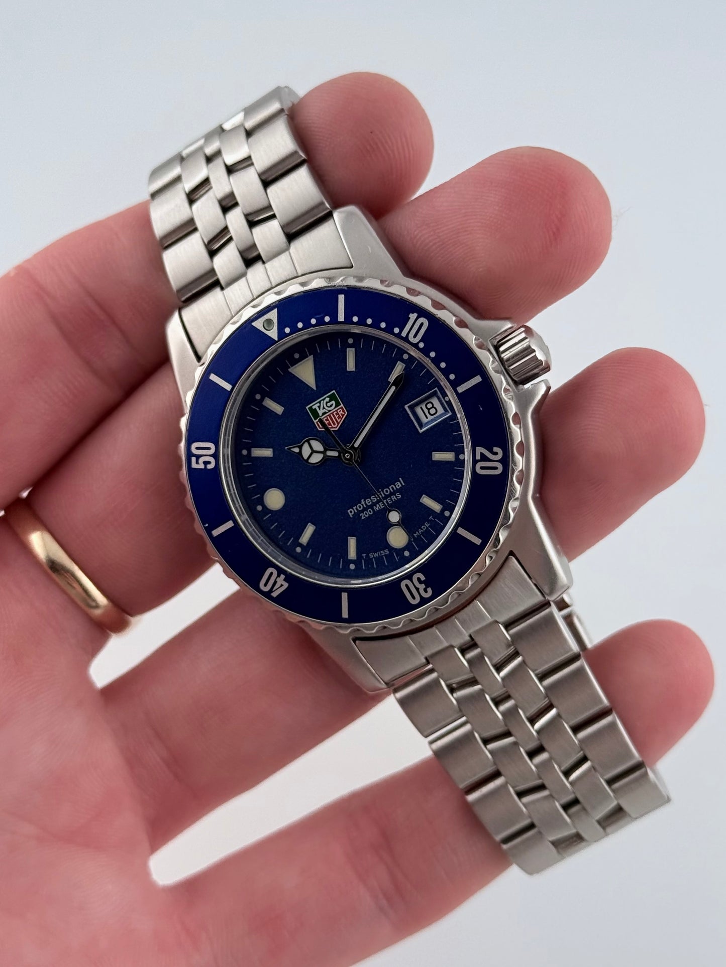 Tag Heuer Professional 200 Quartz Date - WD1214-G-20