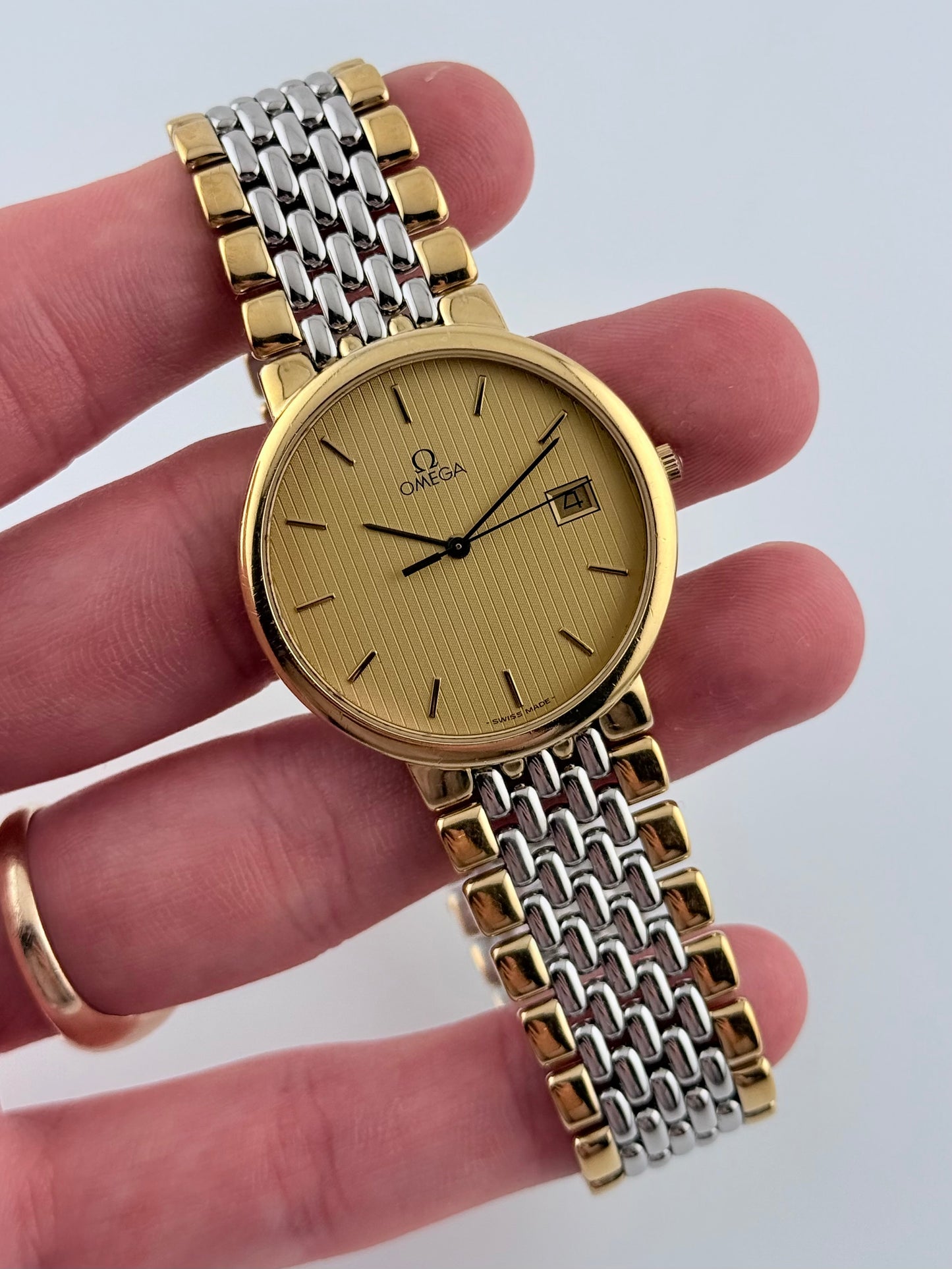 Omega De Ville Quartz Date 396.1012  - Original bracelet