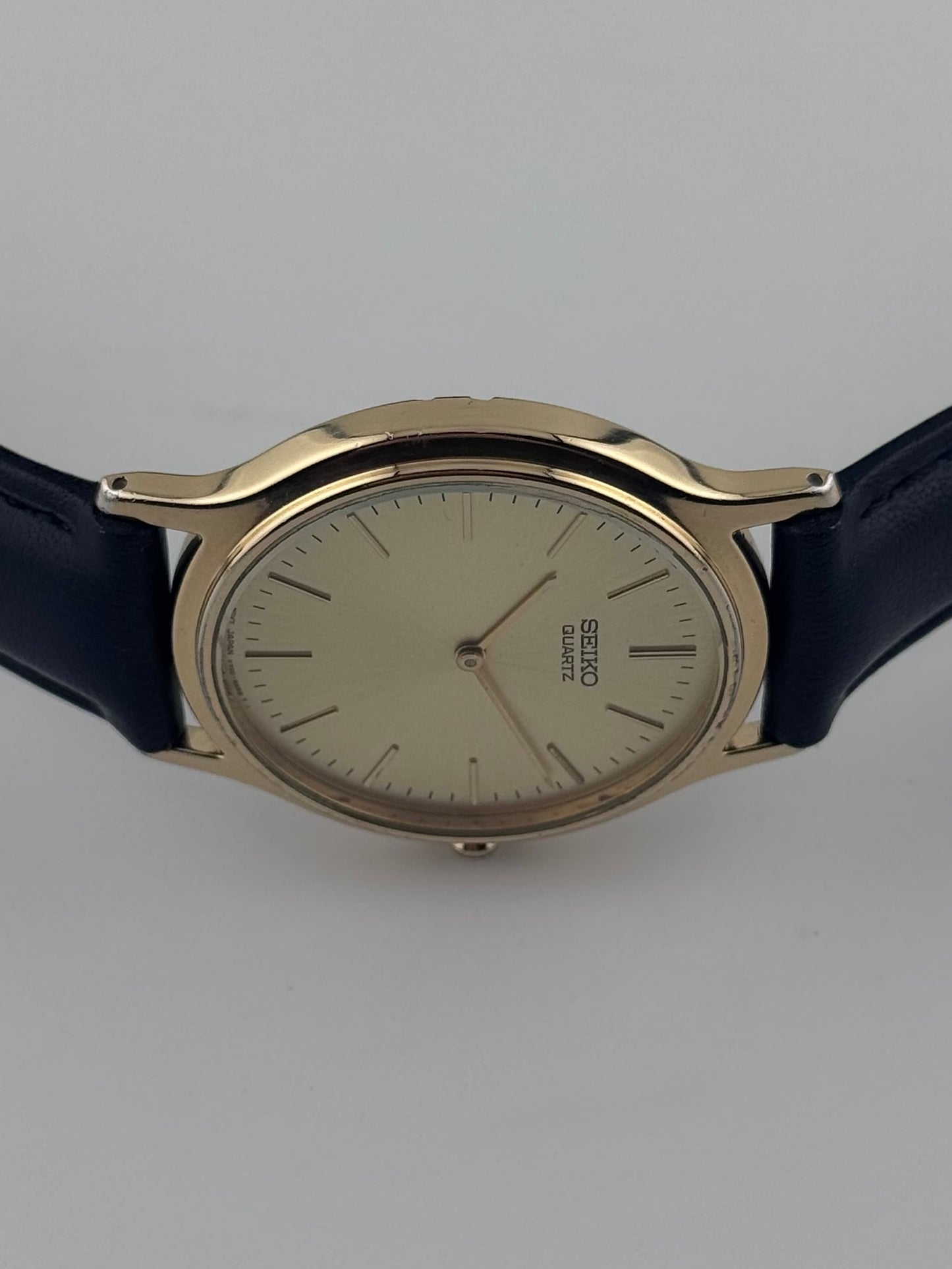 Seiko Quartz - V700-8A10