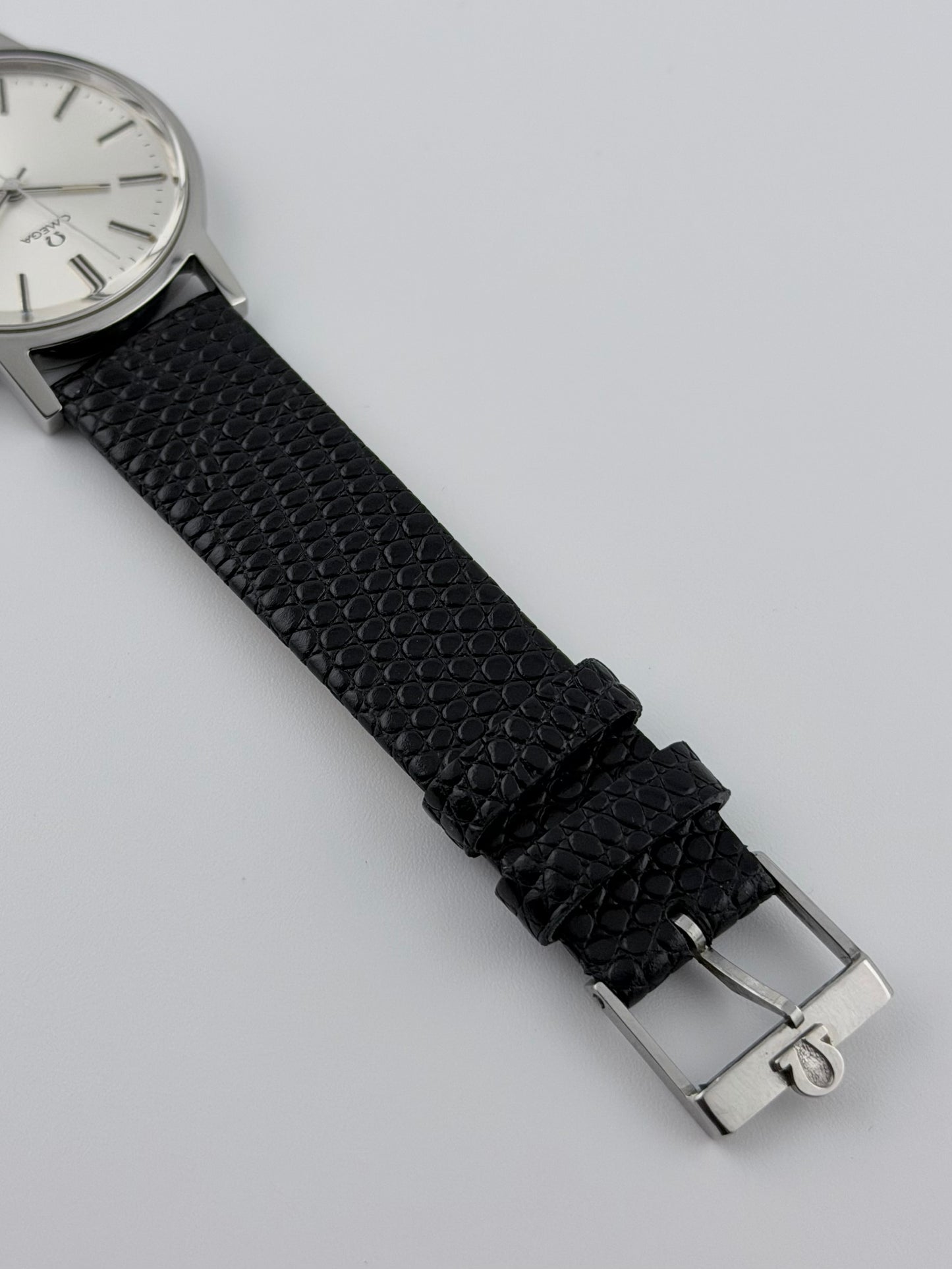 Omega Date Manual Wind 136.0104