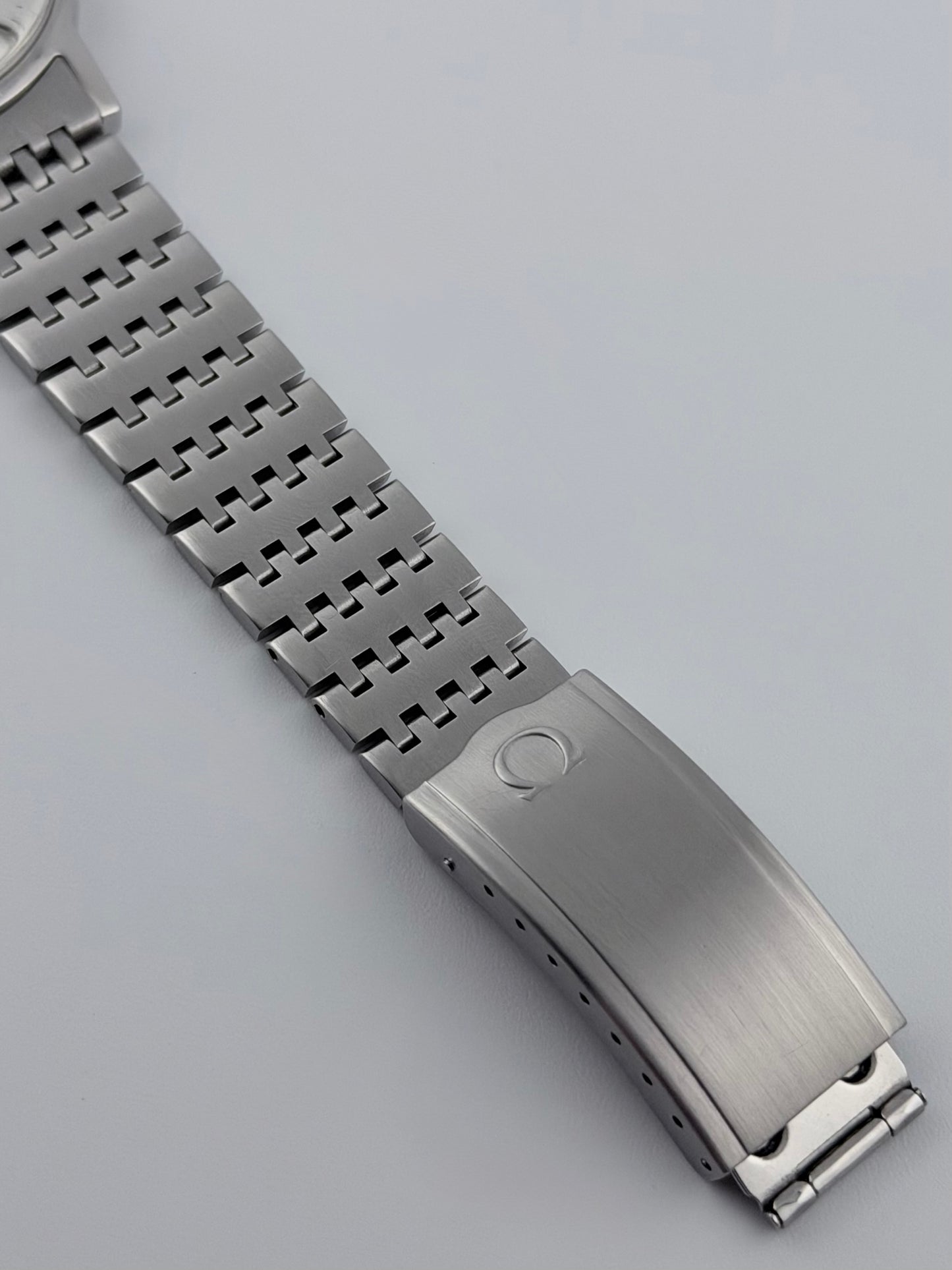 Omega Date Manual Wind 136.0104 - Original Bracelet