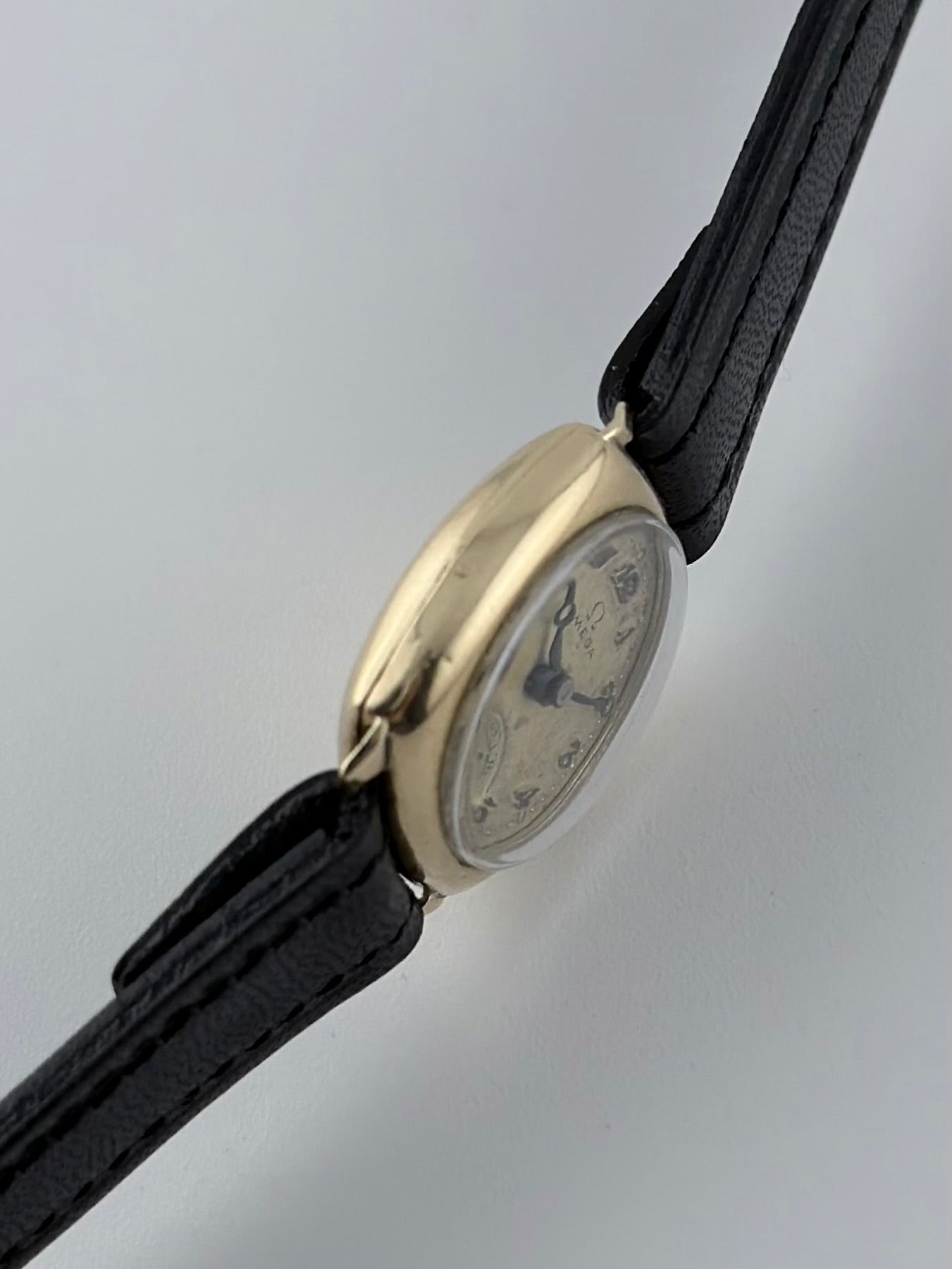 Omega 1930s Ladies Manual Wind - 9ct Gold