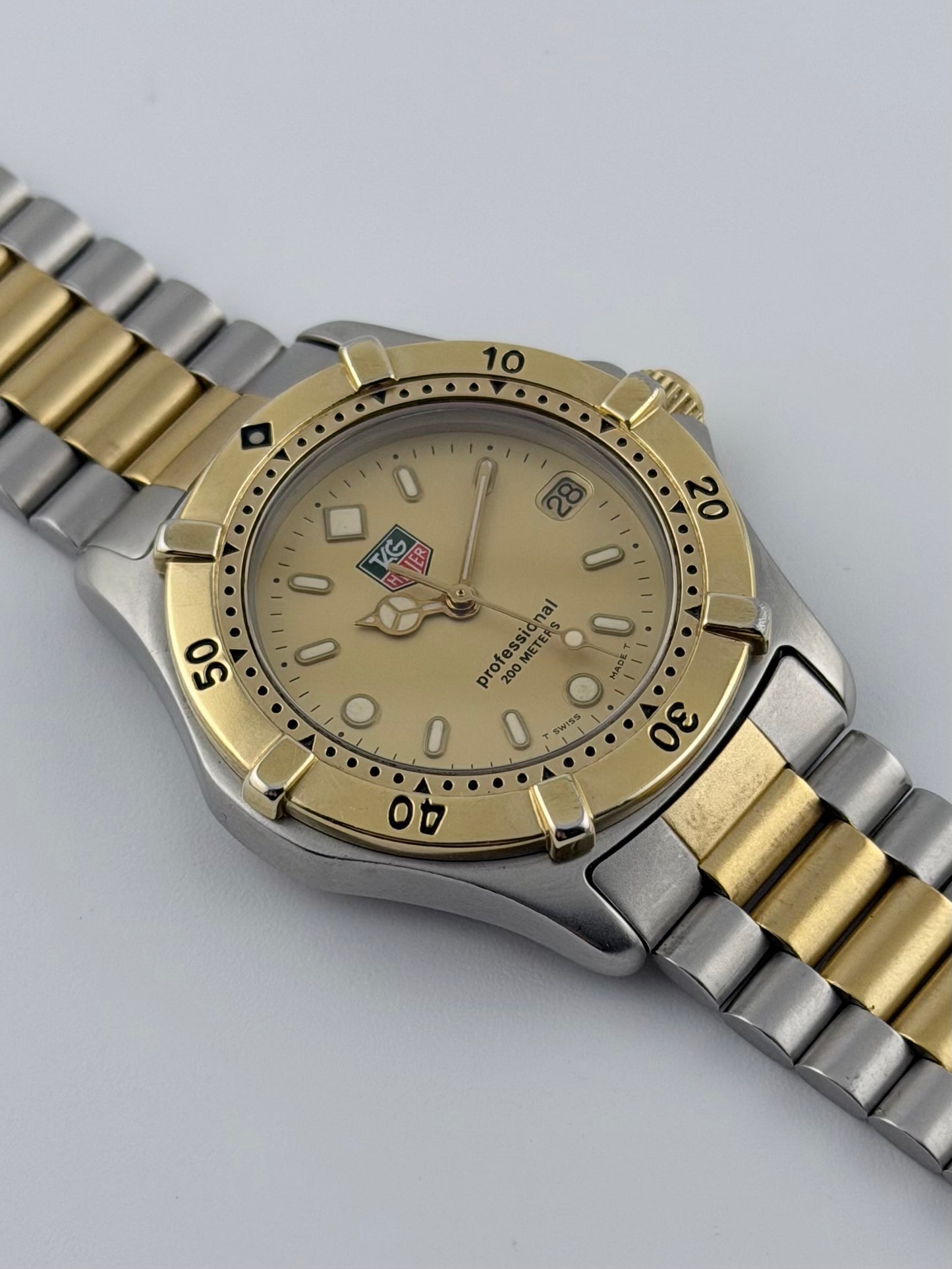 Tag Heuer Professional 200m Quartz Date - 964.013.2