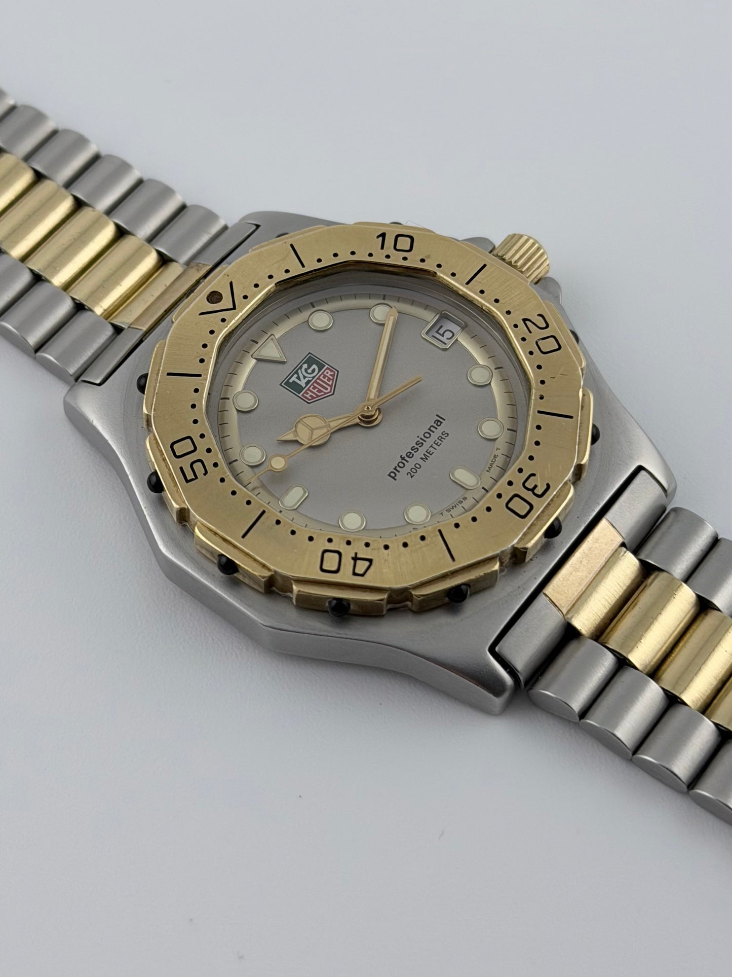 Tag Heuer Professional 200m Quartz Date - 934.206