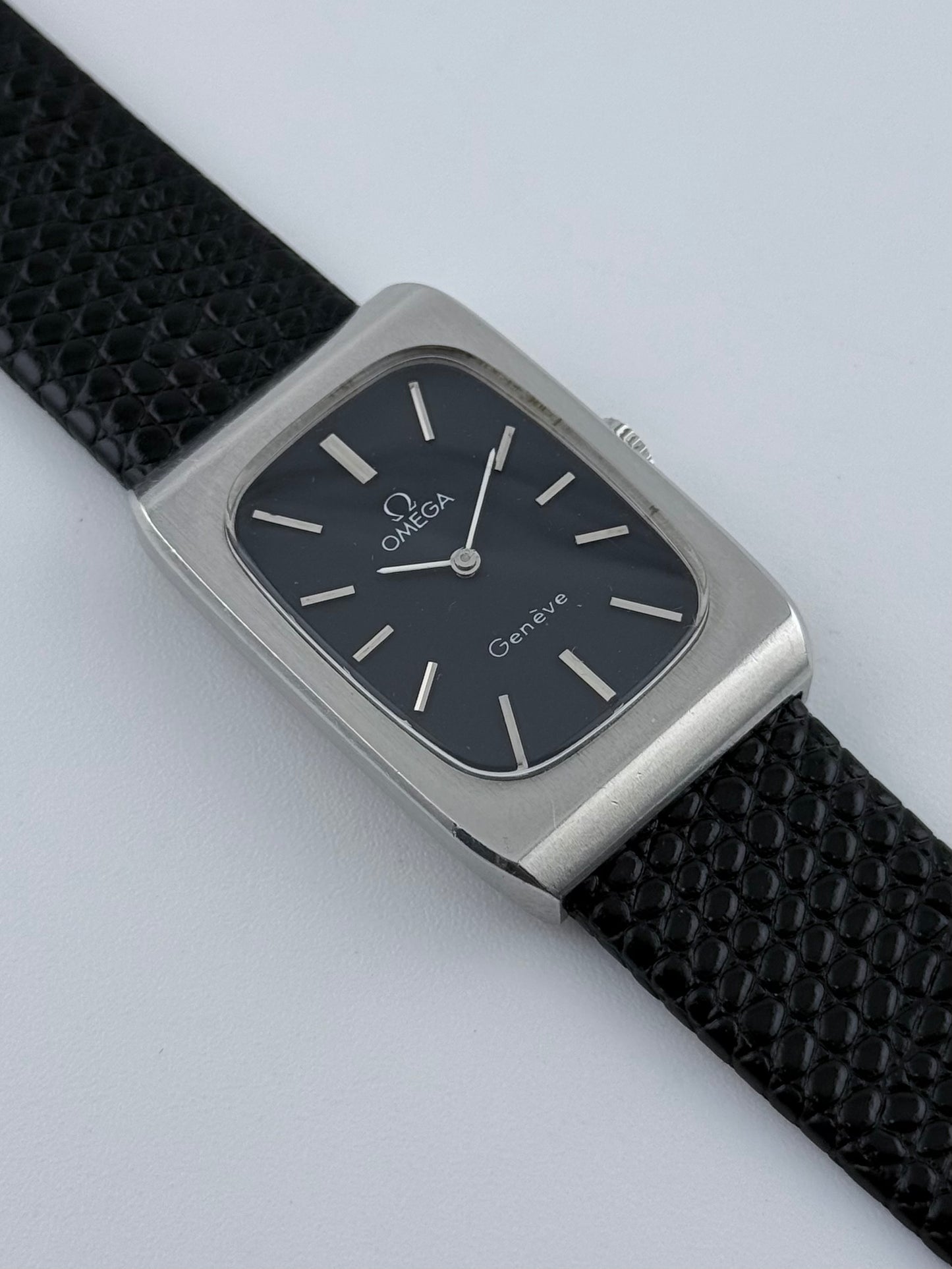 Omega Geneve Tank Manual Wind 511.0469 - Black Dial