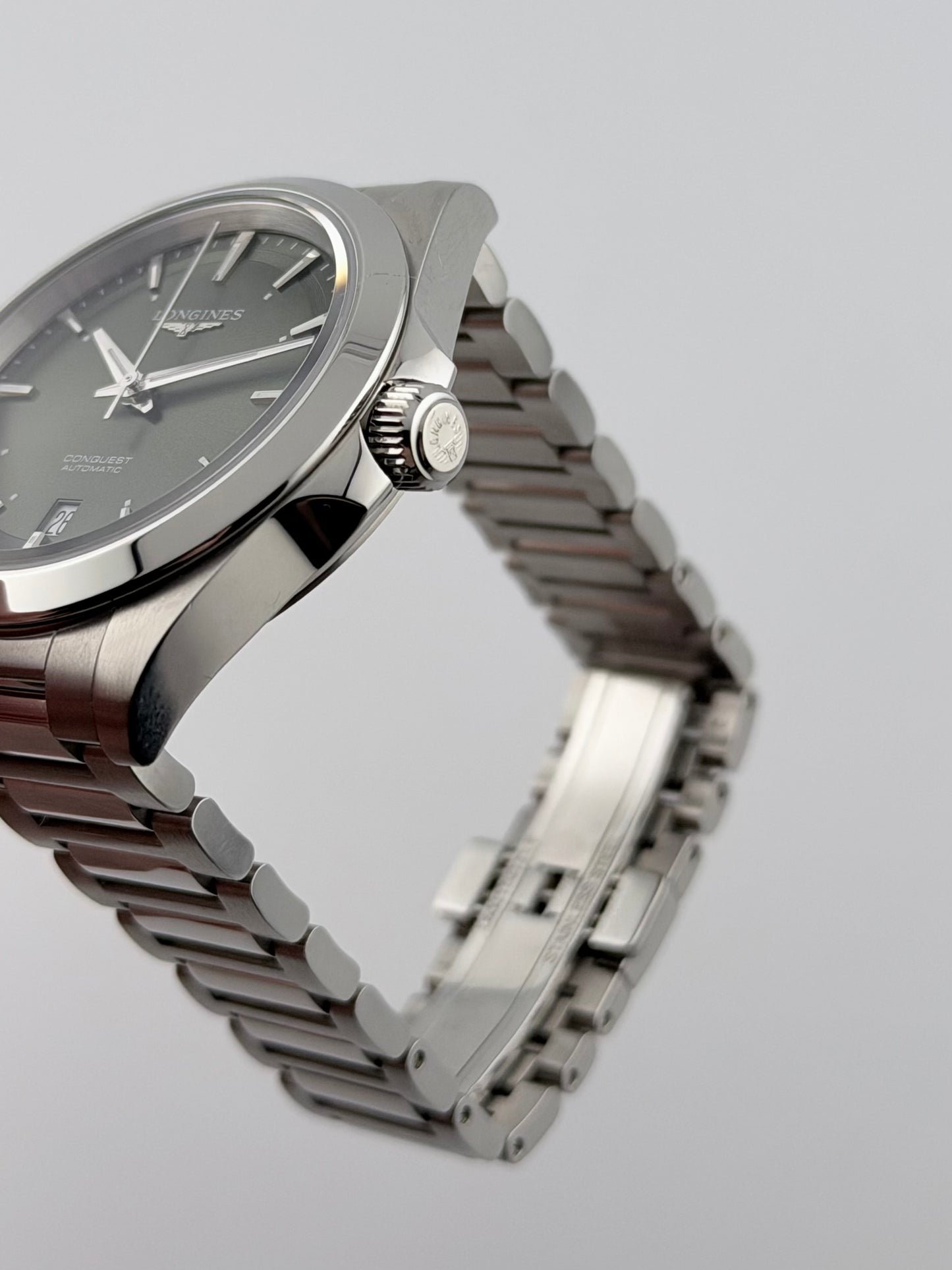 Longines Conquest Automatic Date L3.720.4 - Green Sunburst Dial