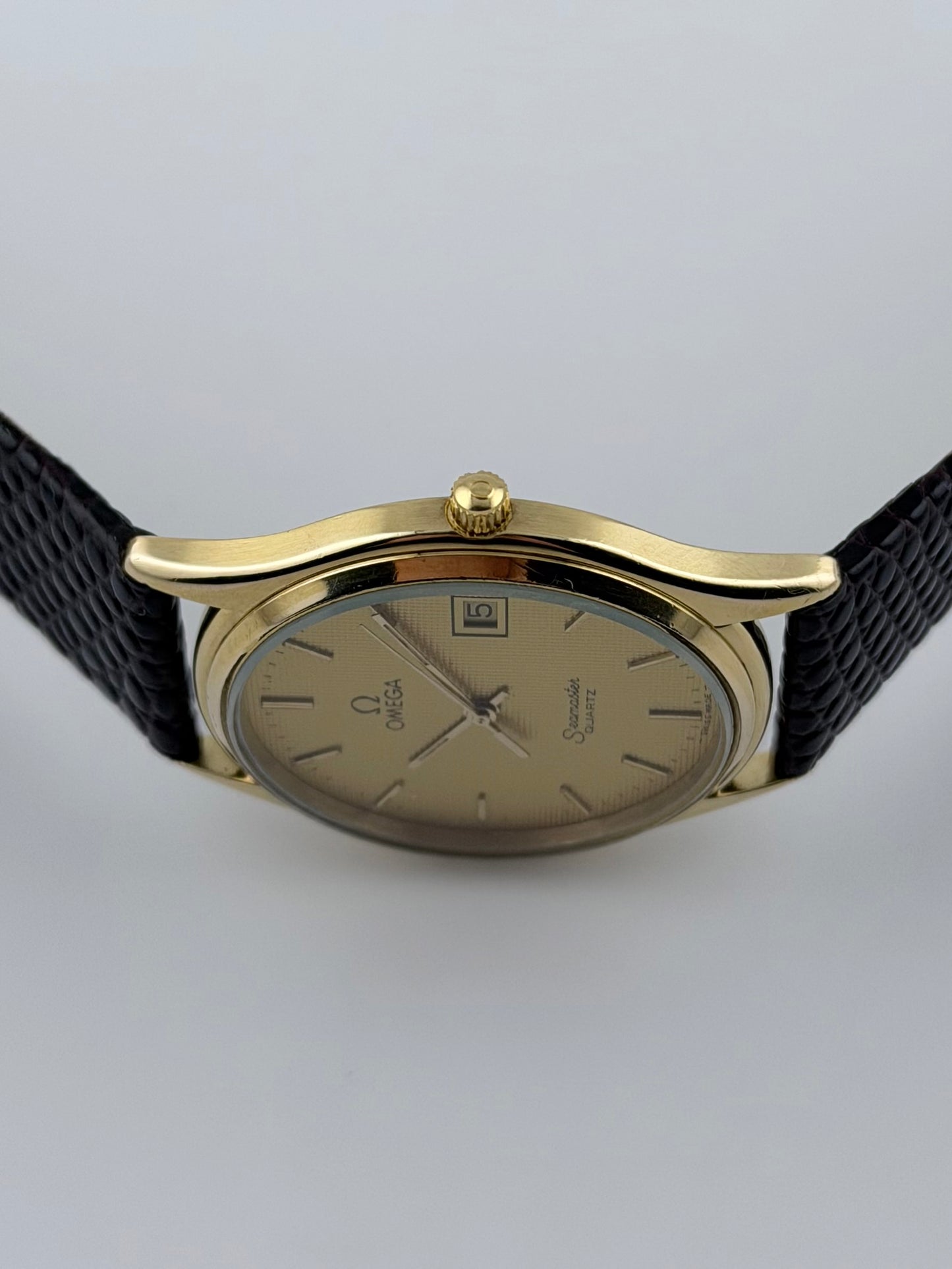Omega Seamaster Quartz Date 196.0251 - Hobnail Dial