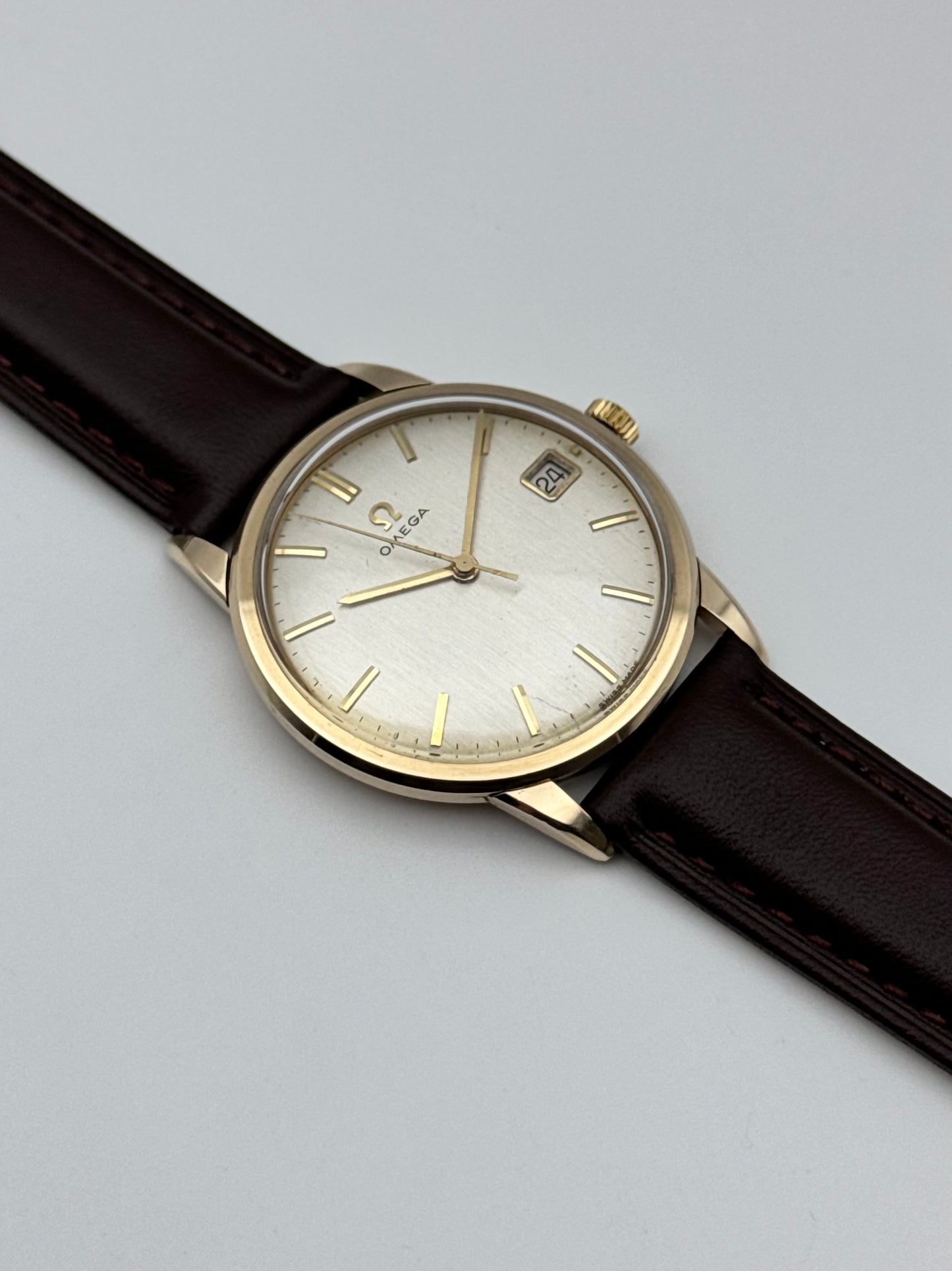 Omega Manual Wind 9ct Gold - 132.5409 - Box and Papers